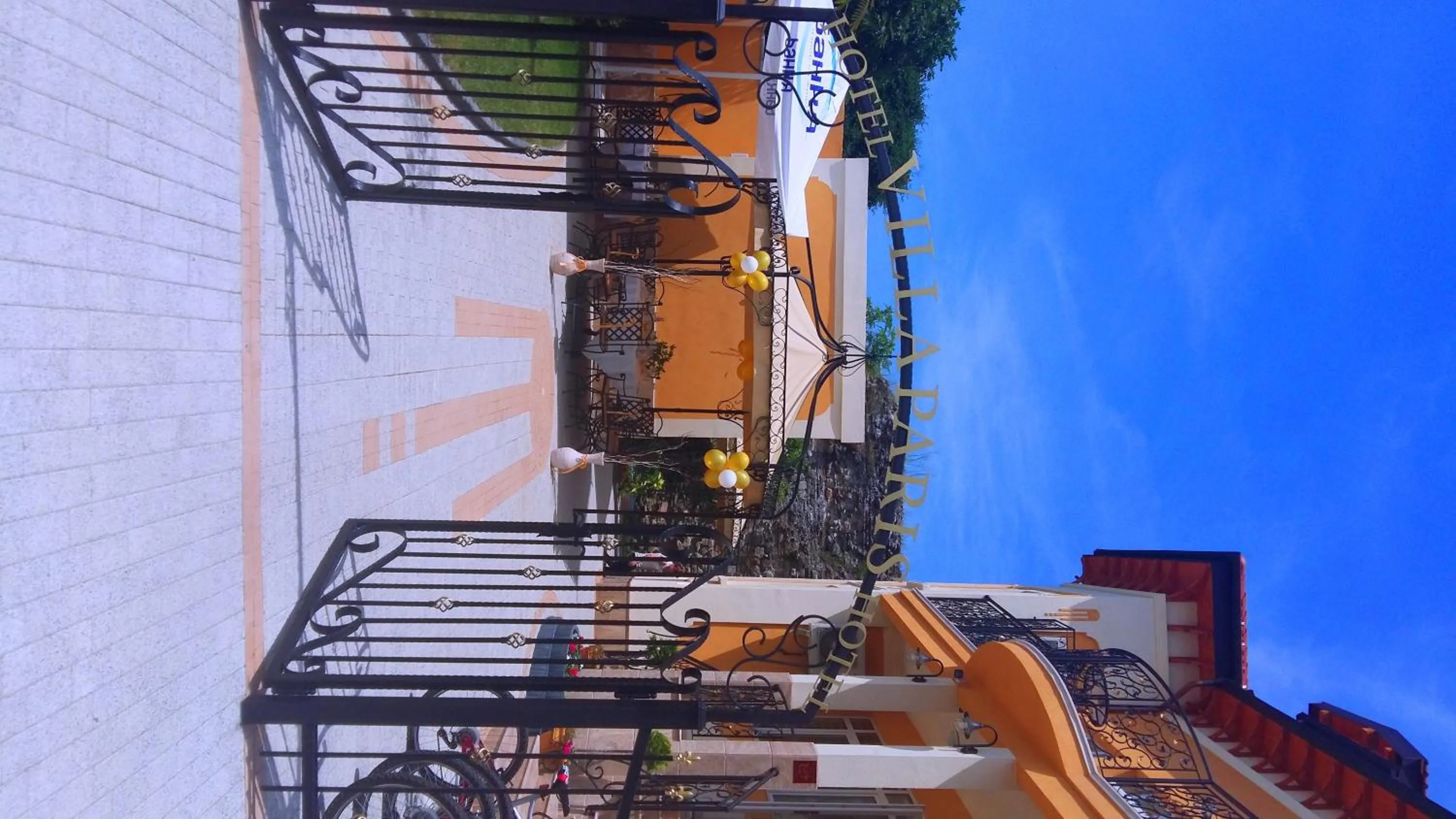 Garden in Villa Paris