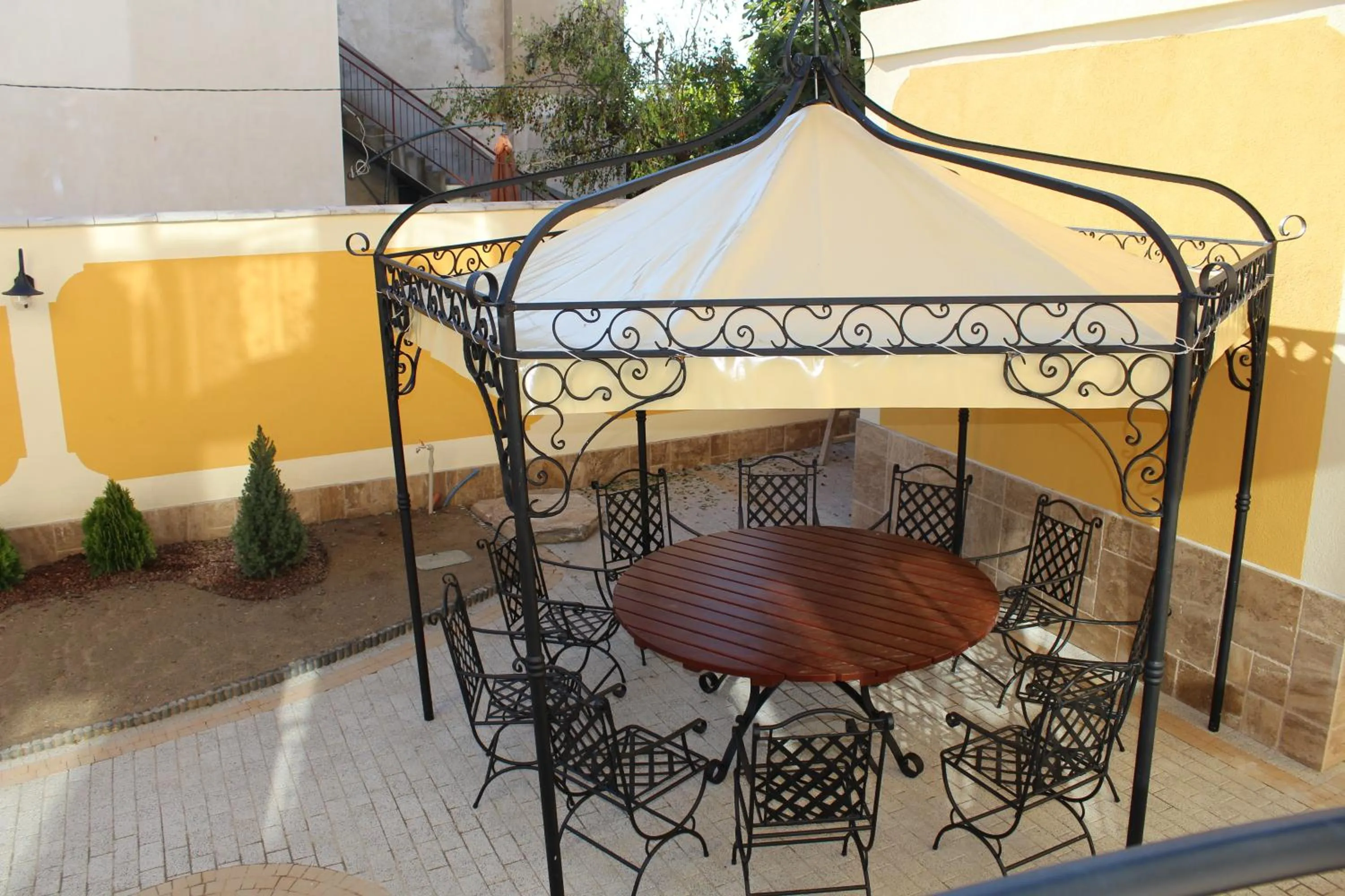 Patio in Villa Paris