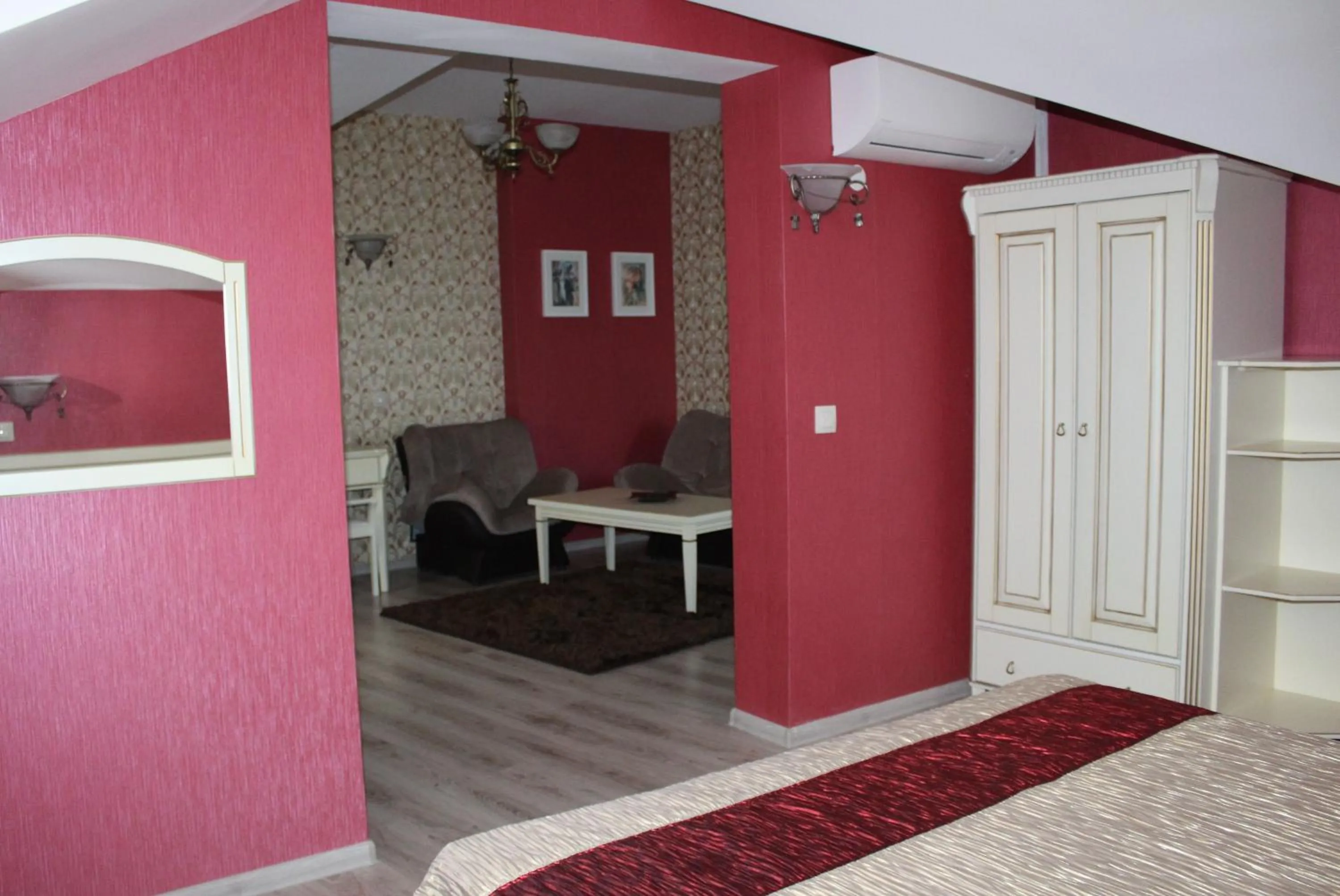 Bathroom, Bed in Villa Paris