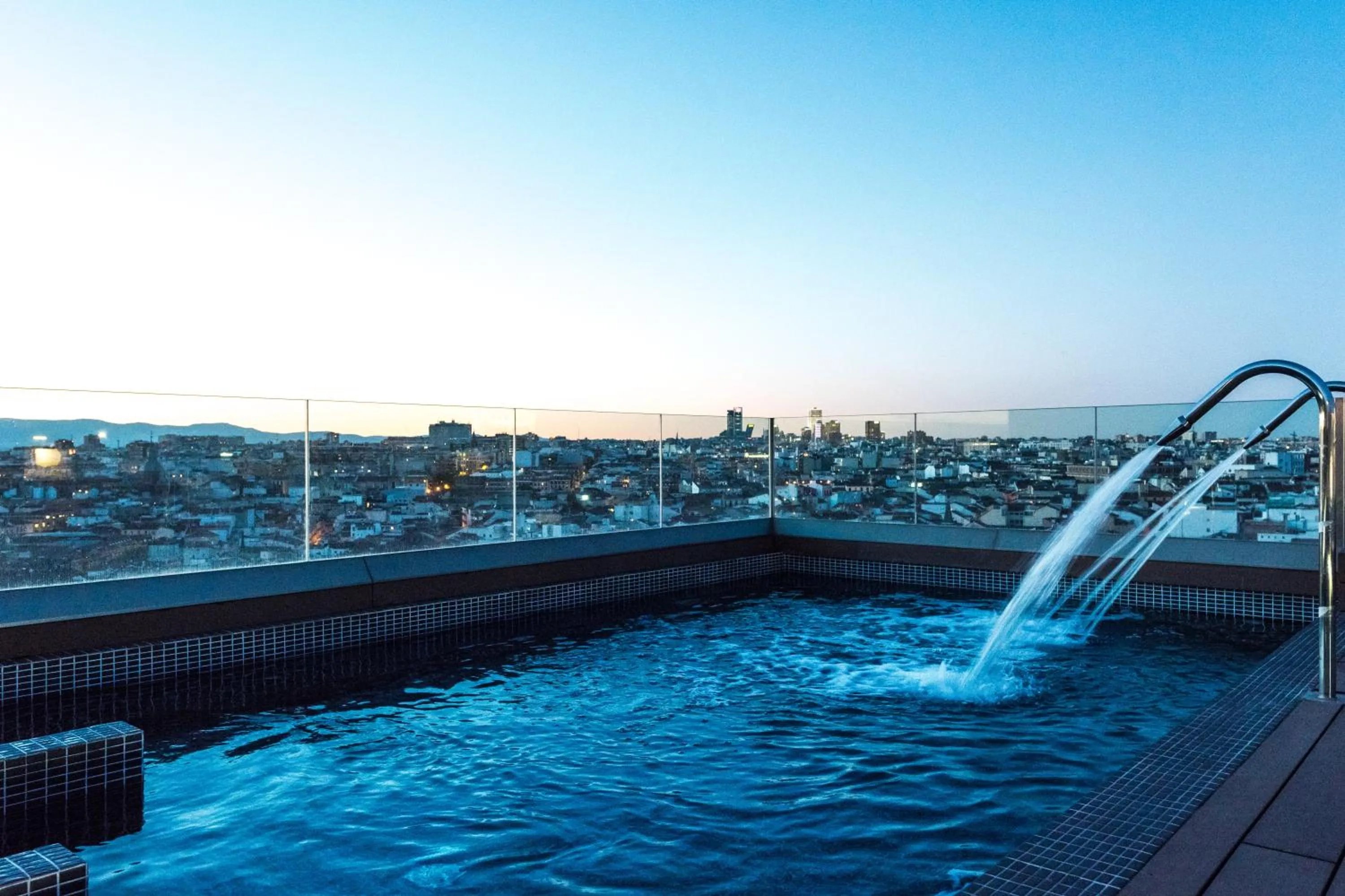 Swimming pool in SmartRental Collection Centric II