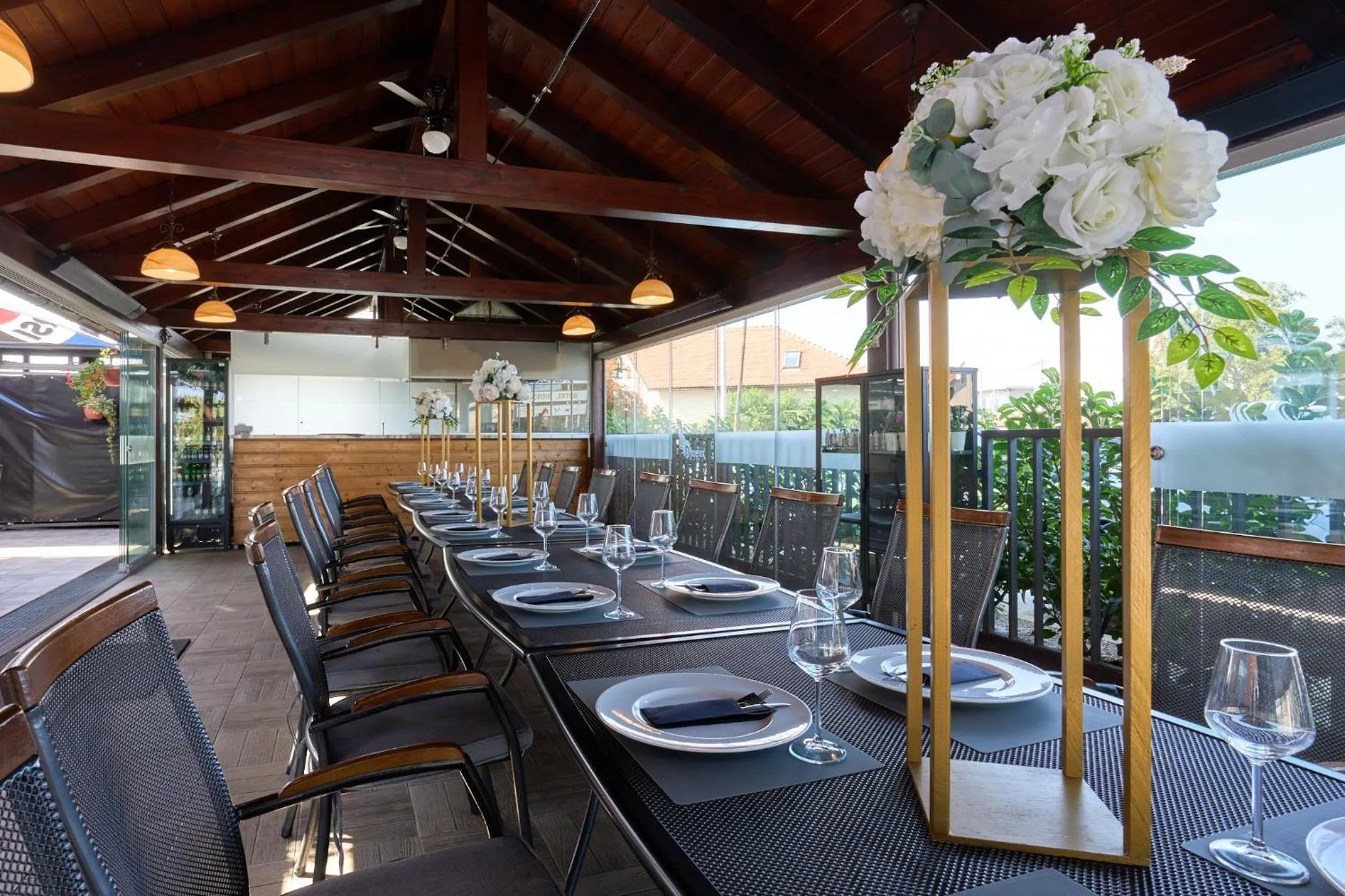 Restaurant/places to eat in Hotel Phoenix