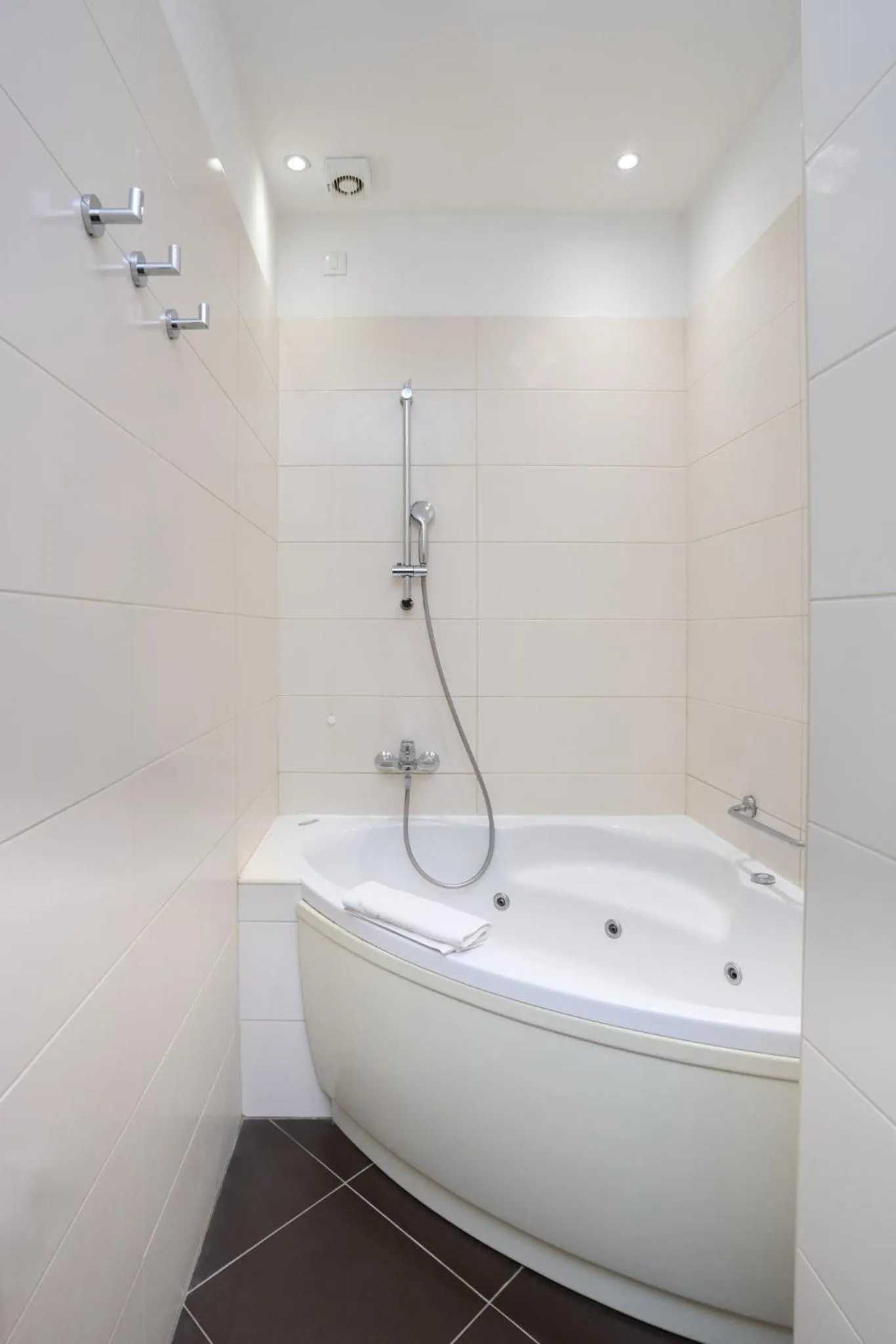 Hot Tub in Hotel Phoenix