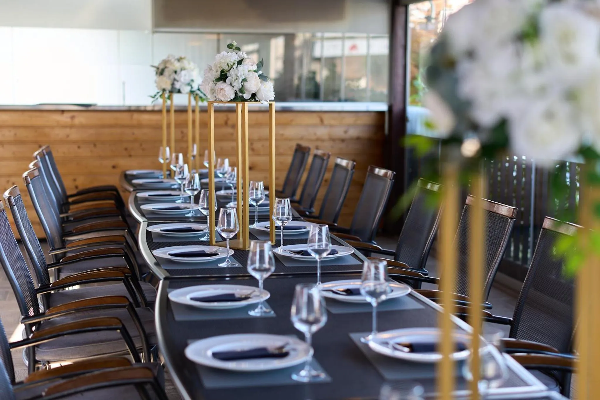 Restaurant/places to eat in Hotel Phoenix