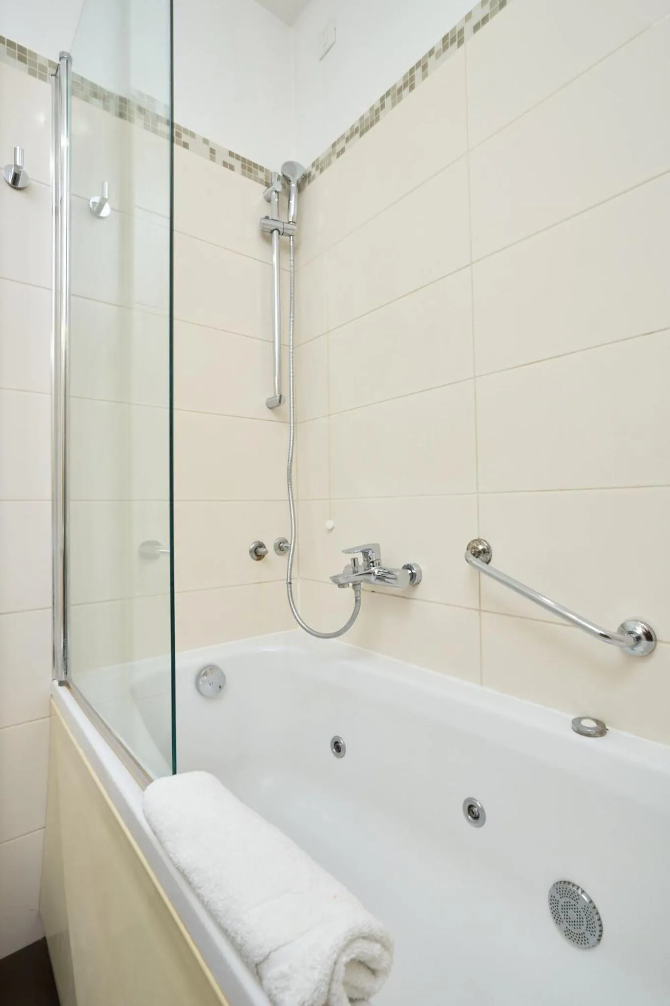 Hot Tub in Hotel Phoenix