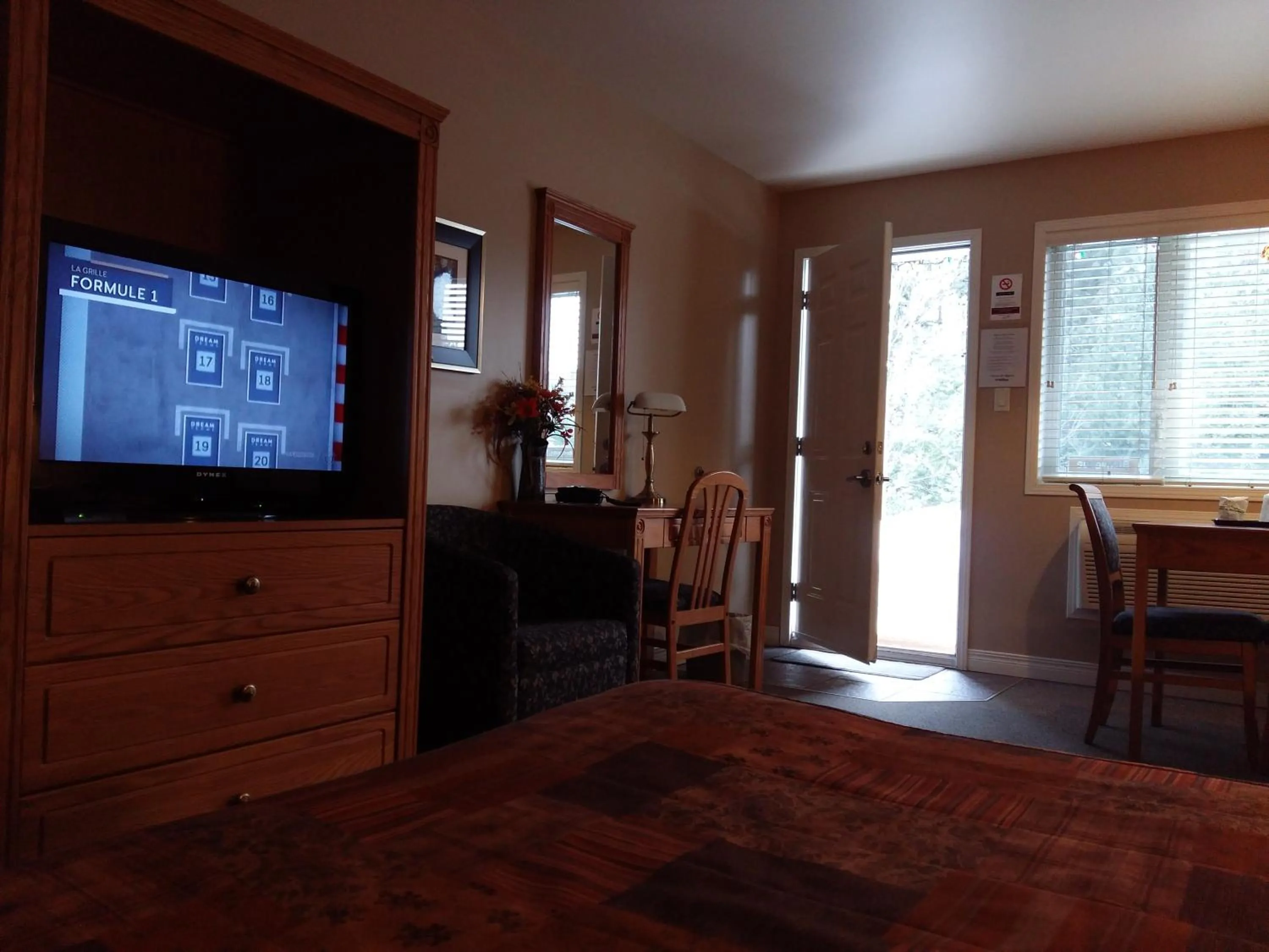 Bed in Motel Alexandrin