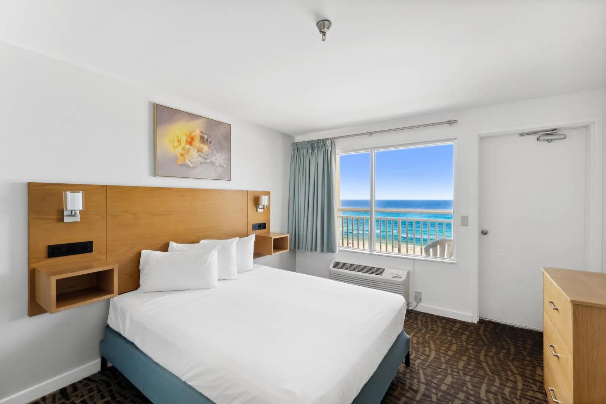 Bed in Beach Tower Beachfront Hotel, a By The Sea Resort