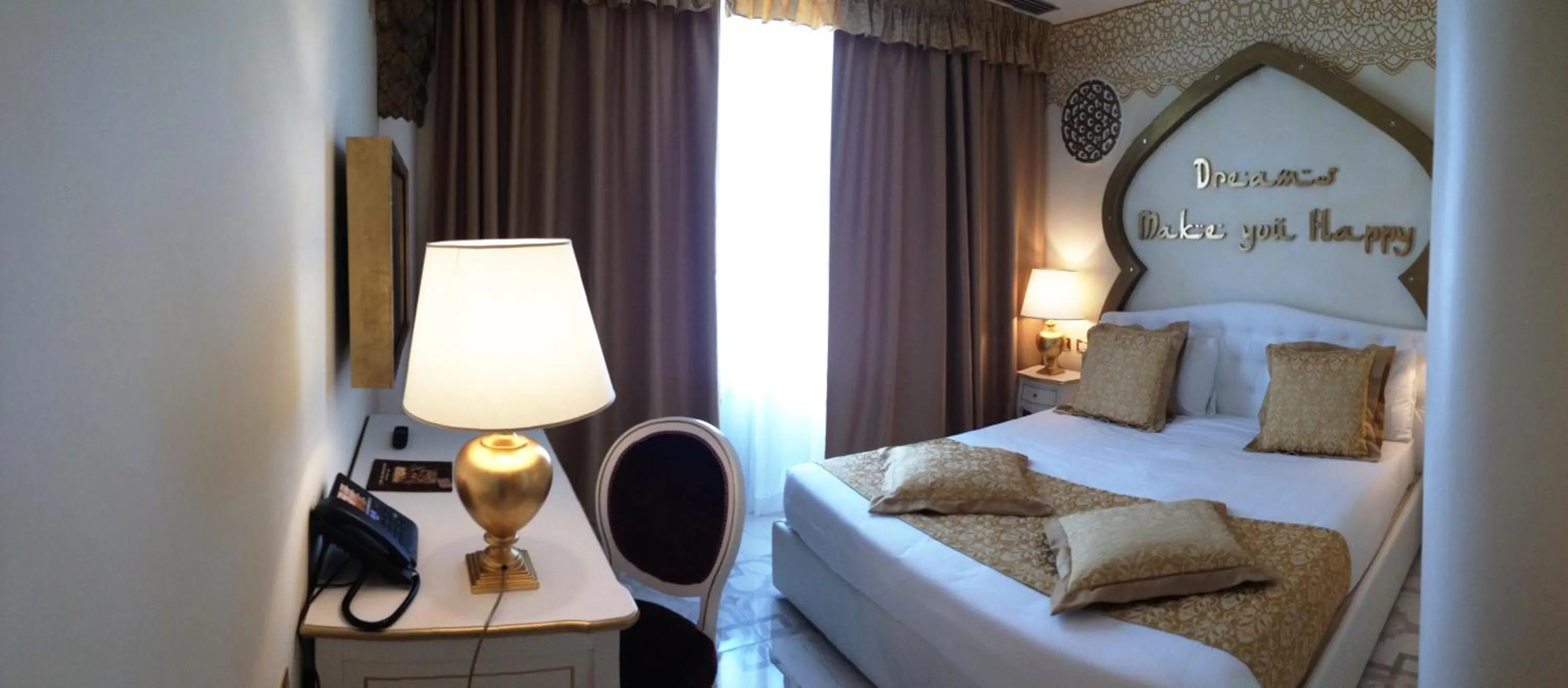 Bed in Gardaland Adventure Hotel