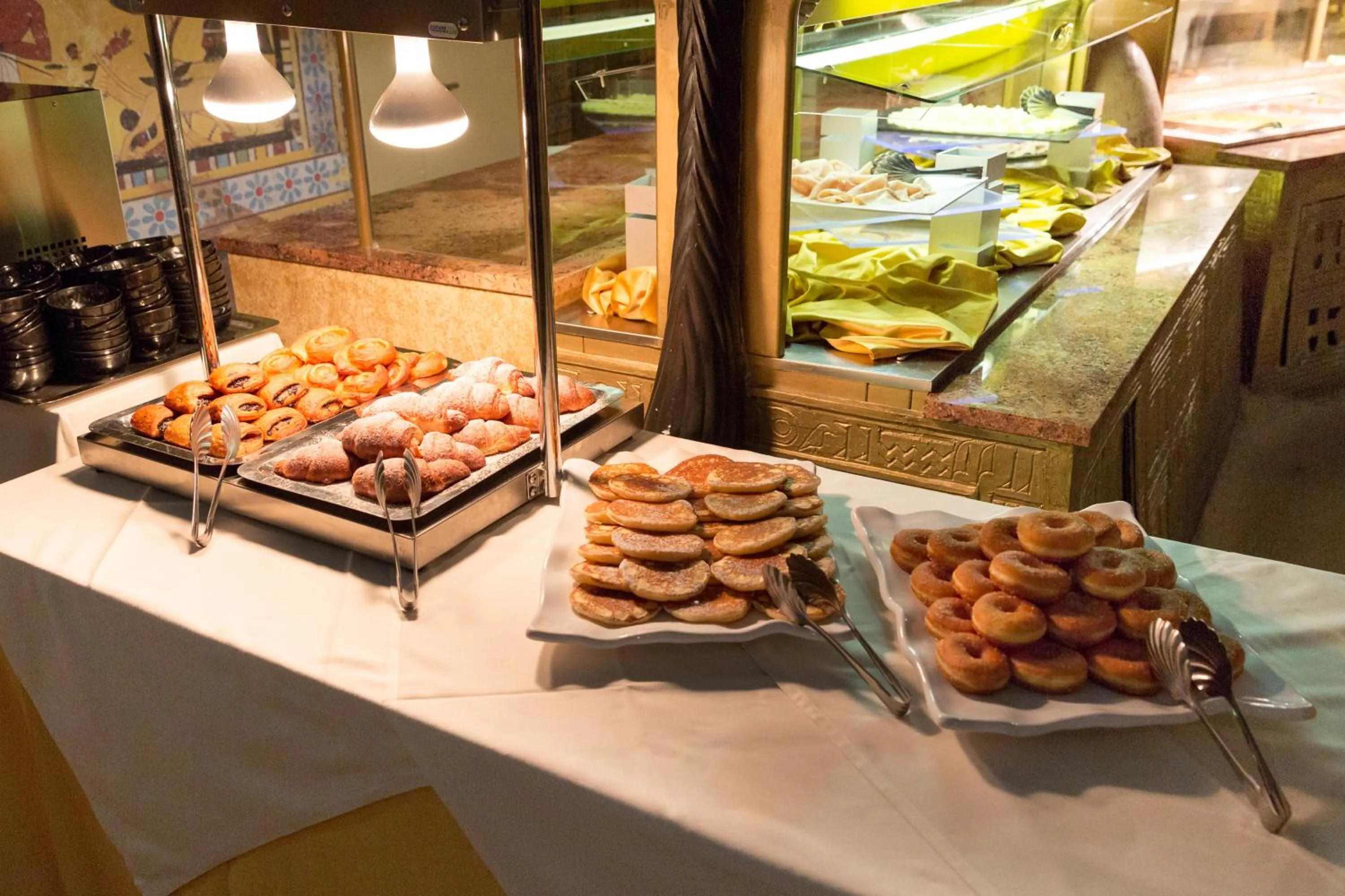 Buffet breakfast in Gardaland Adventure Hotel