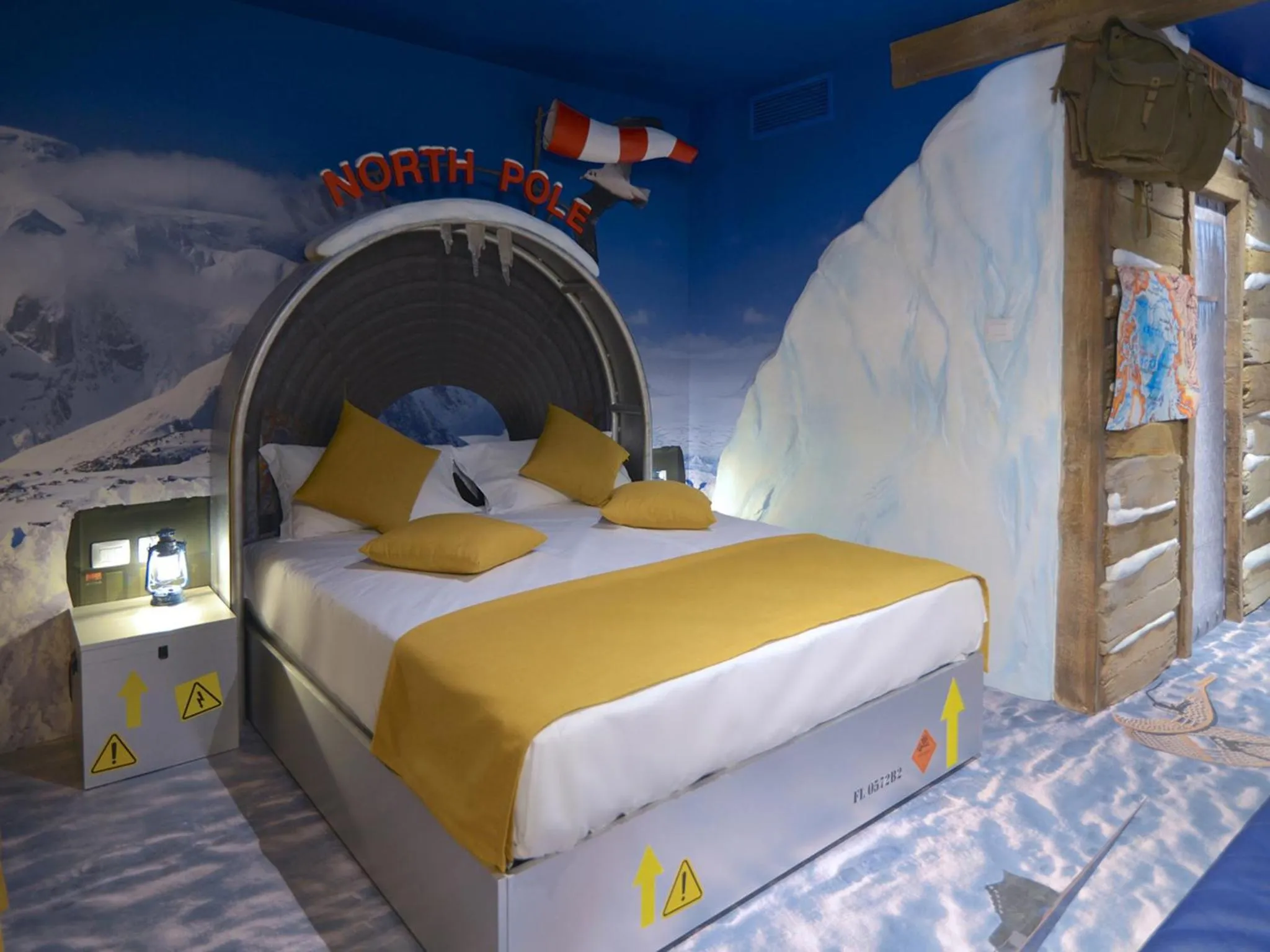 Bed in Gardaland Adventure Hotel
