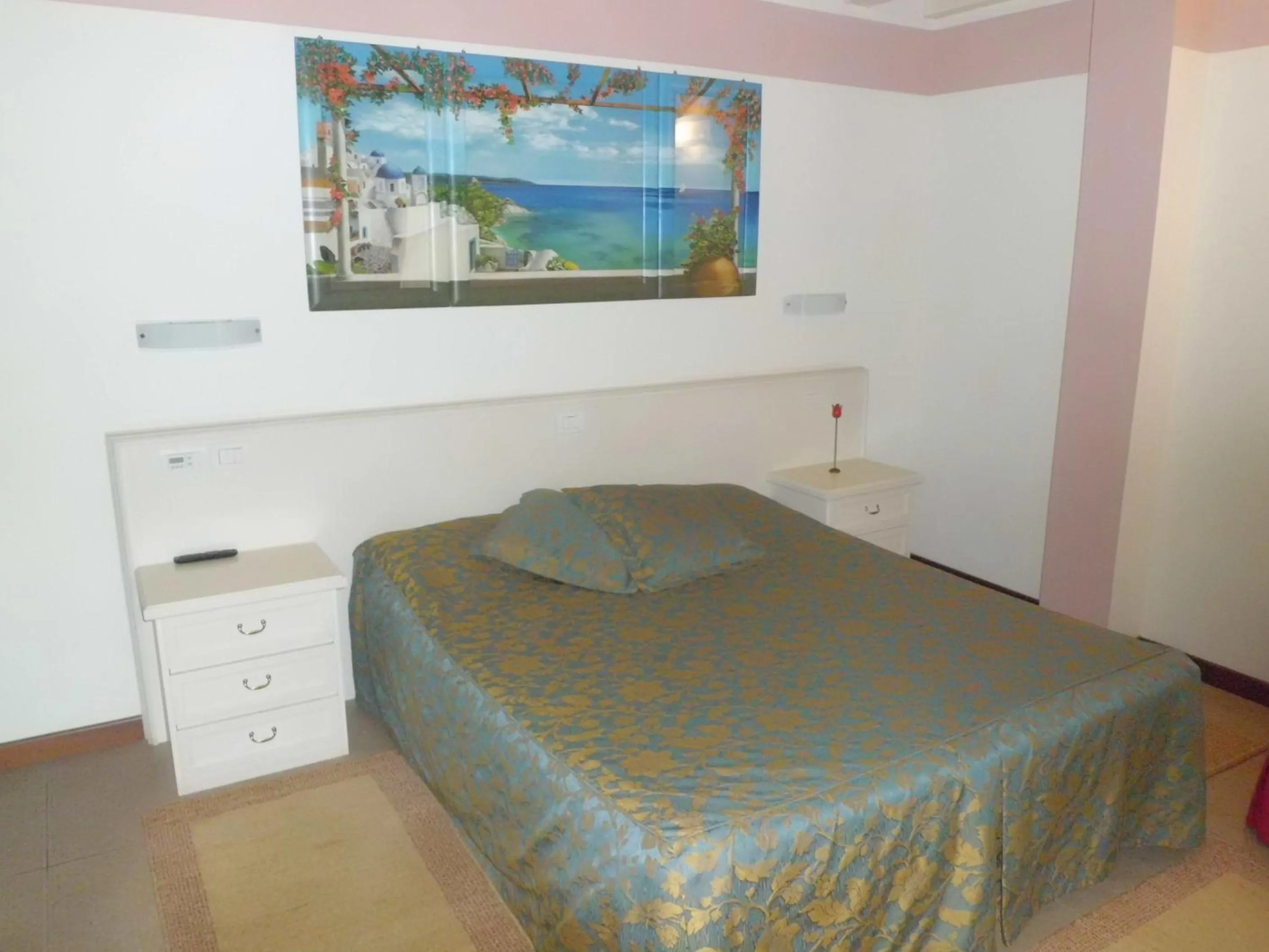 Photo of the whole room, Bed in Sweet Home