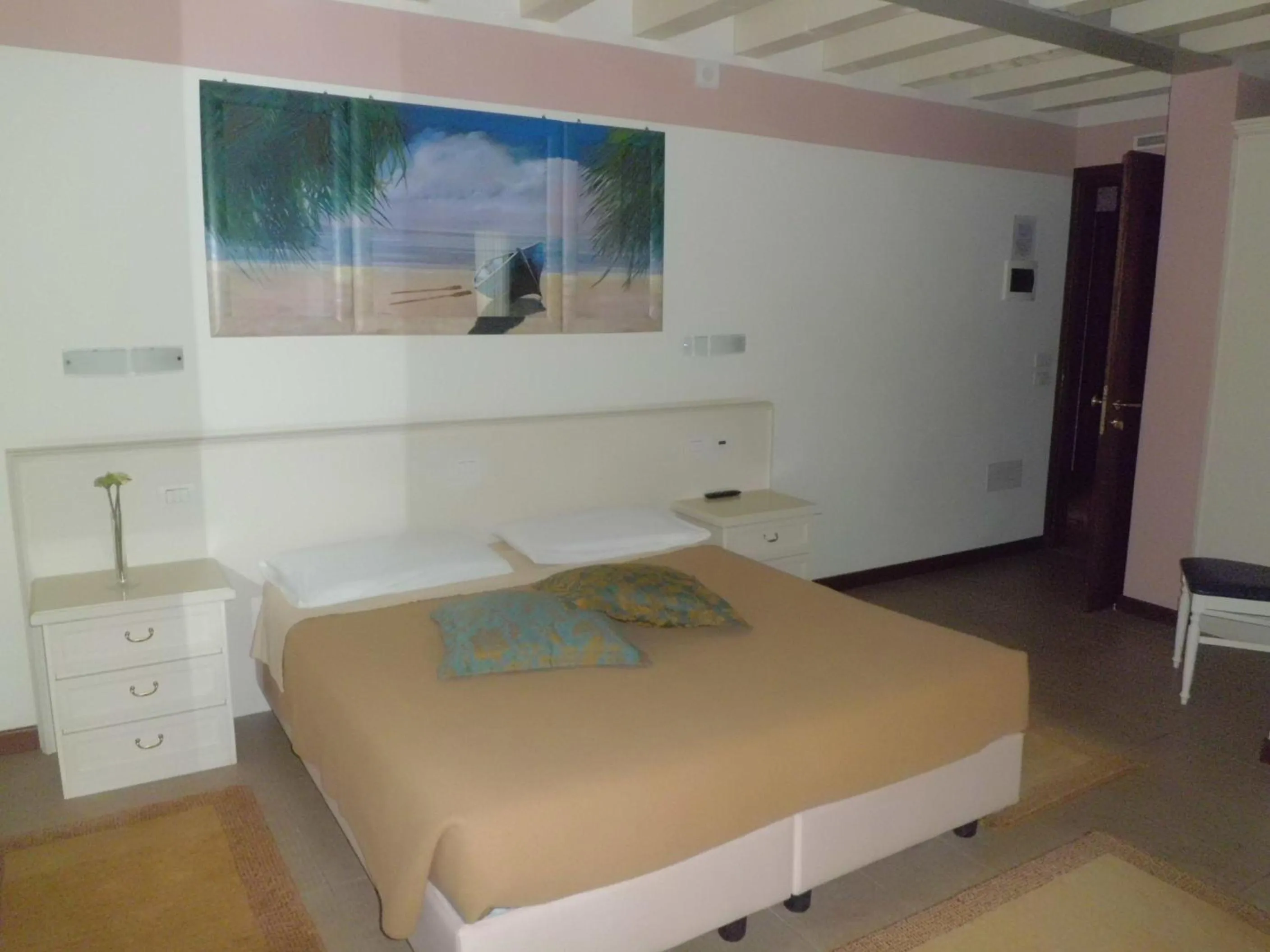 Photo of the whole room, Bed in Sweet Home