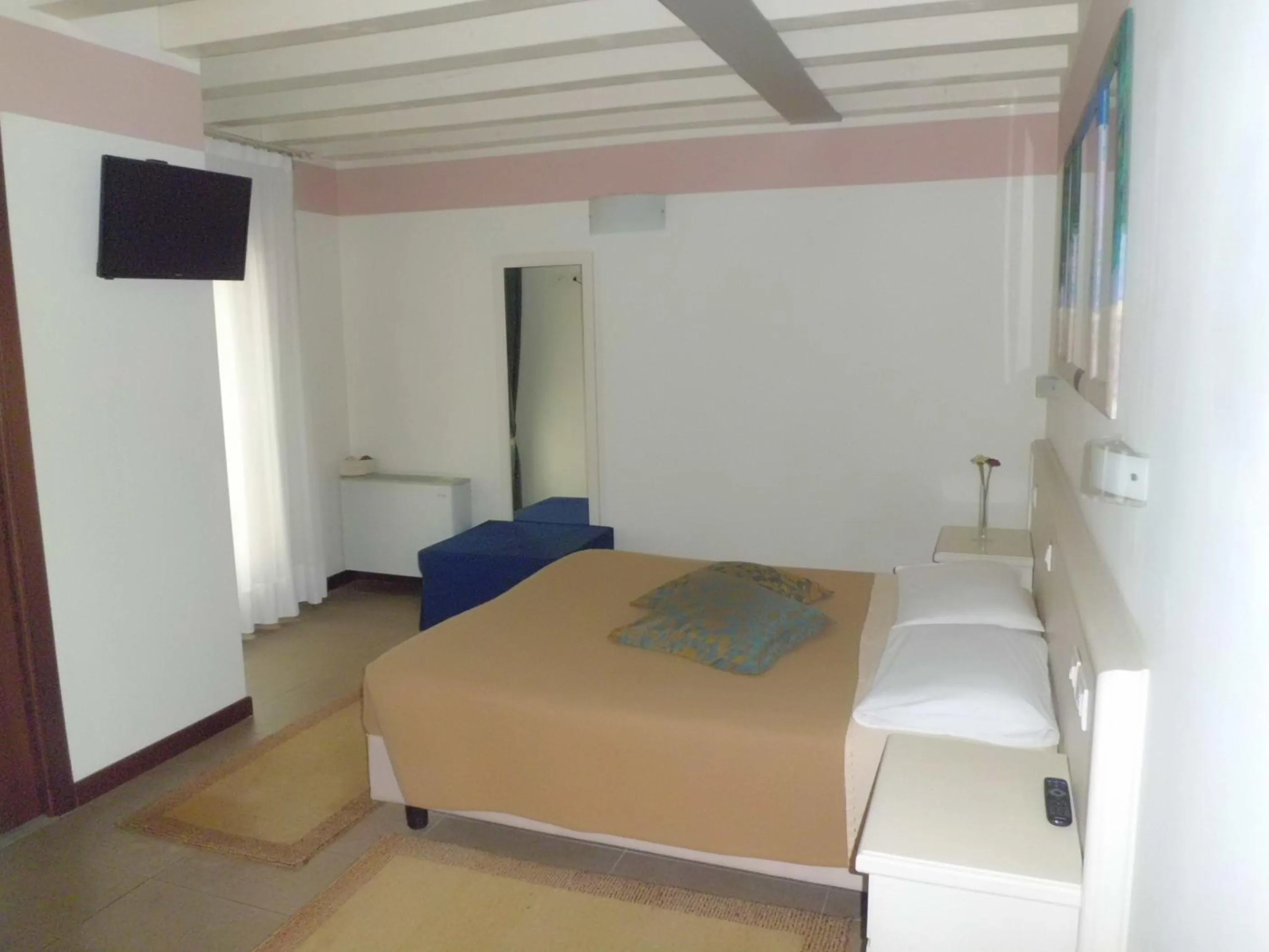 Photo of the whole room, Bed in Sweet Home