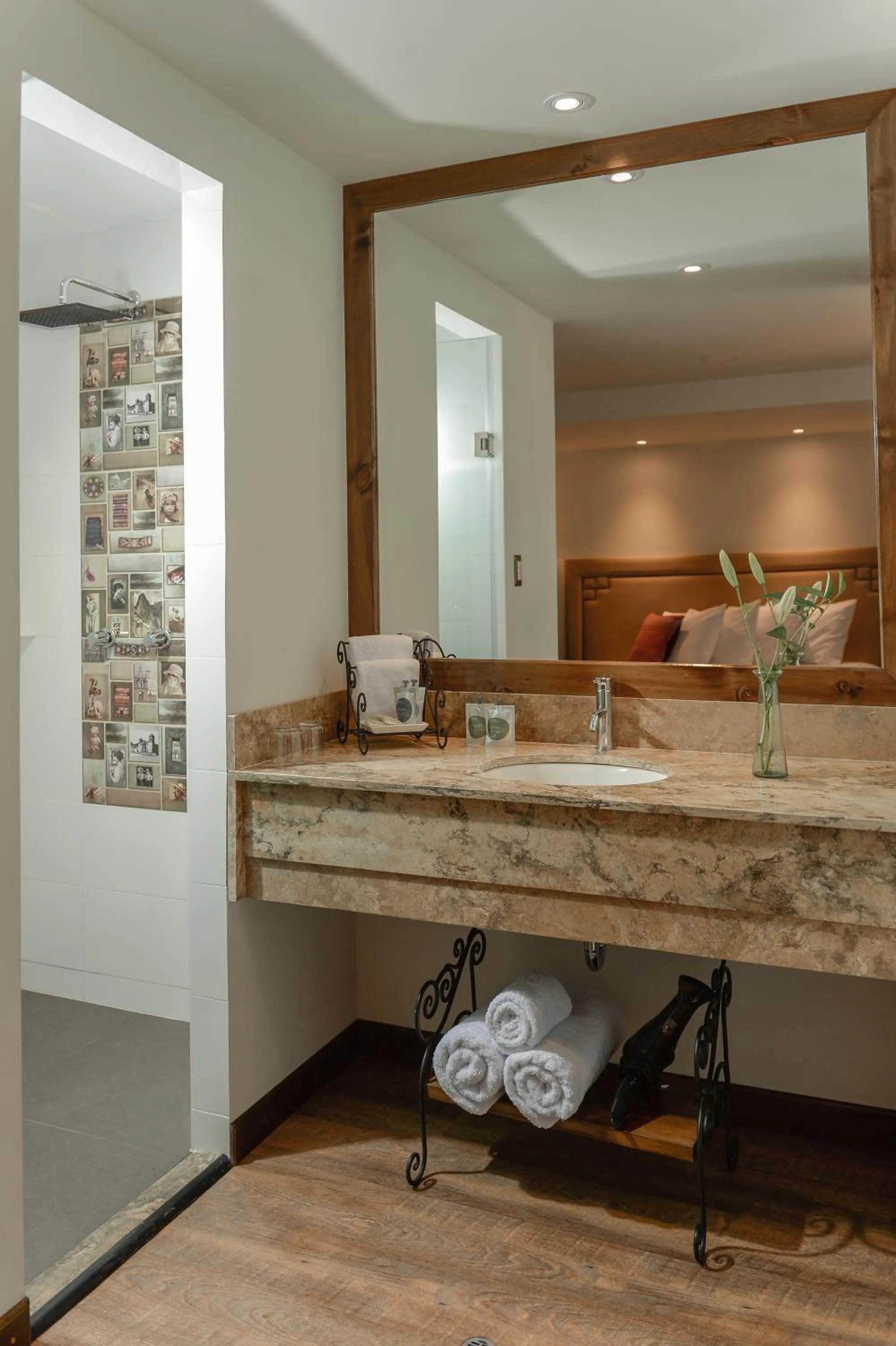 Bathroom in Casa Esmeralda by Katari