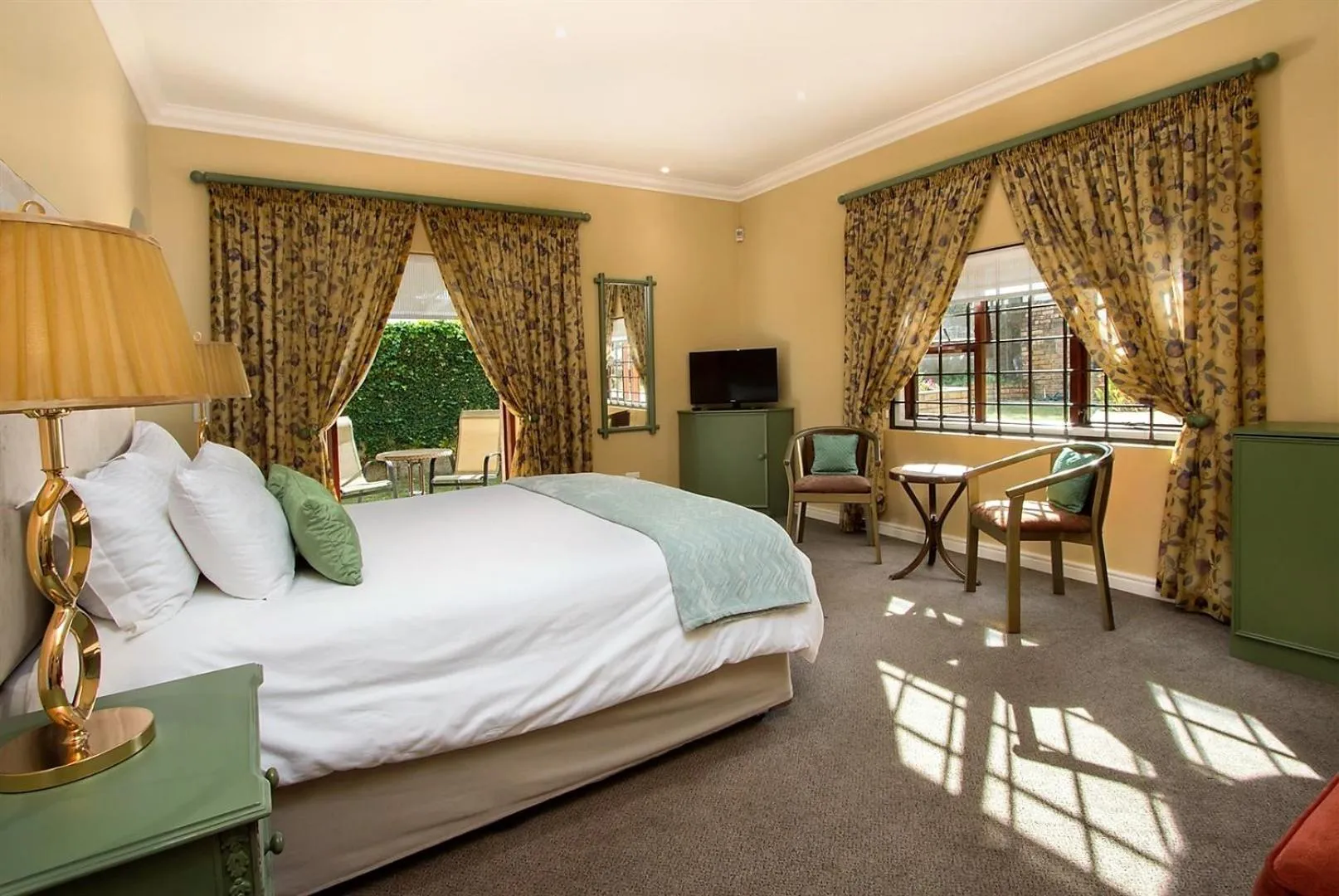 Bed in Milkwood Lodge