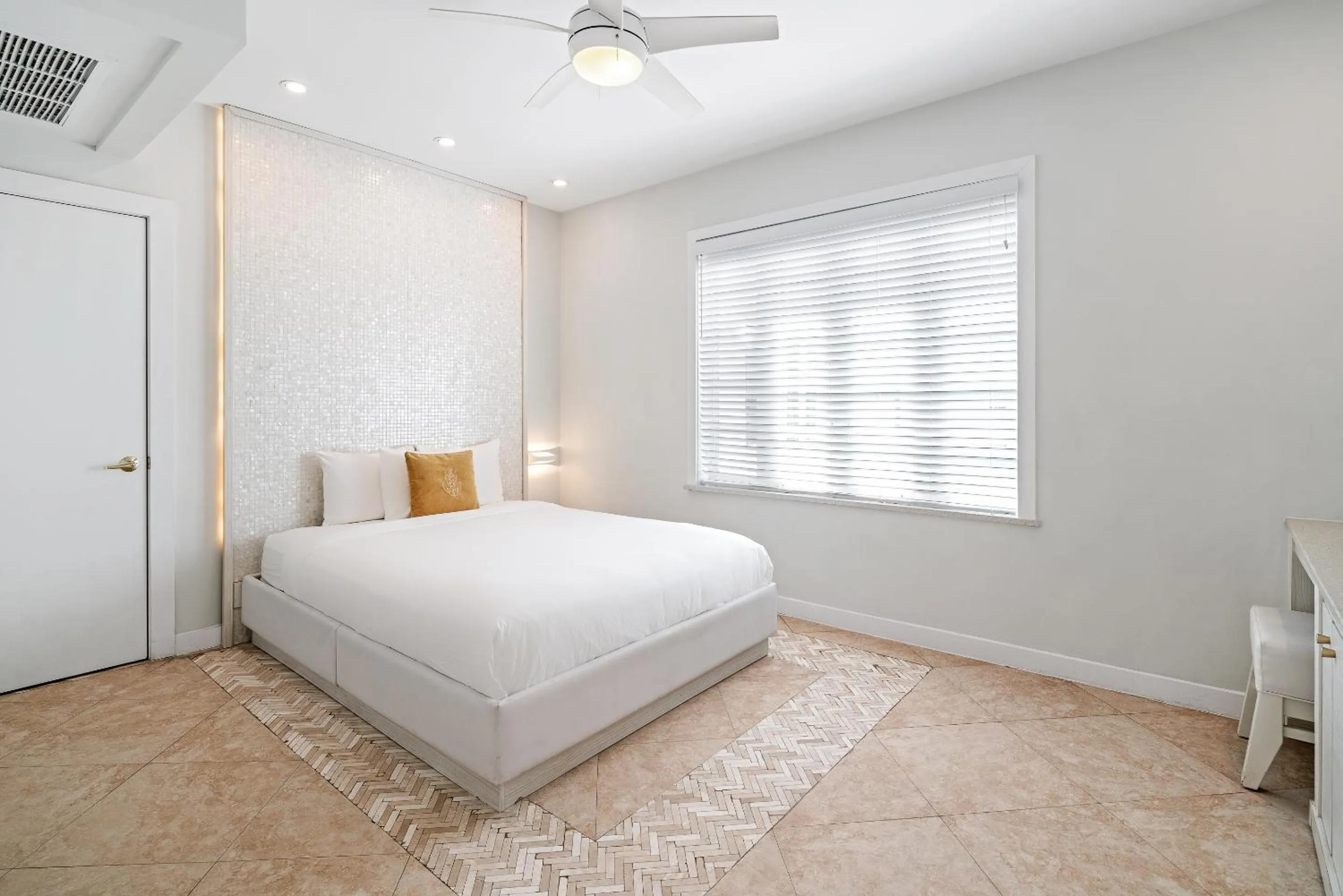 Bed in Cardozo Hotel