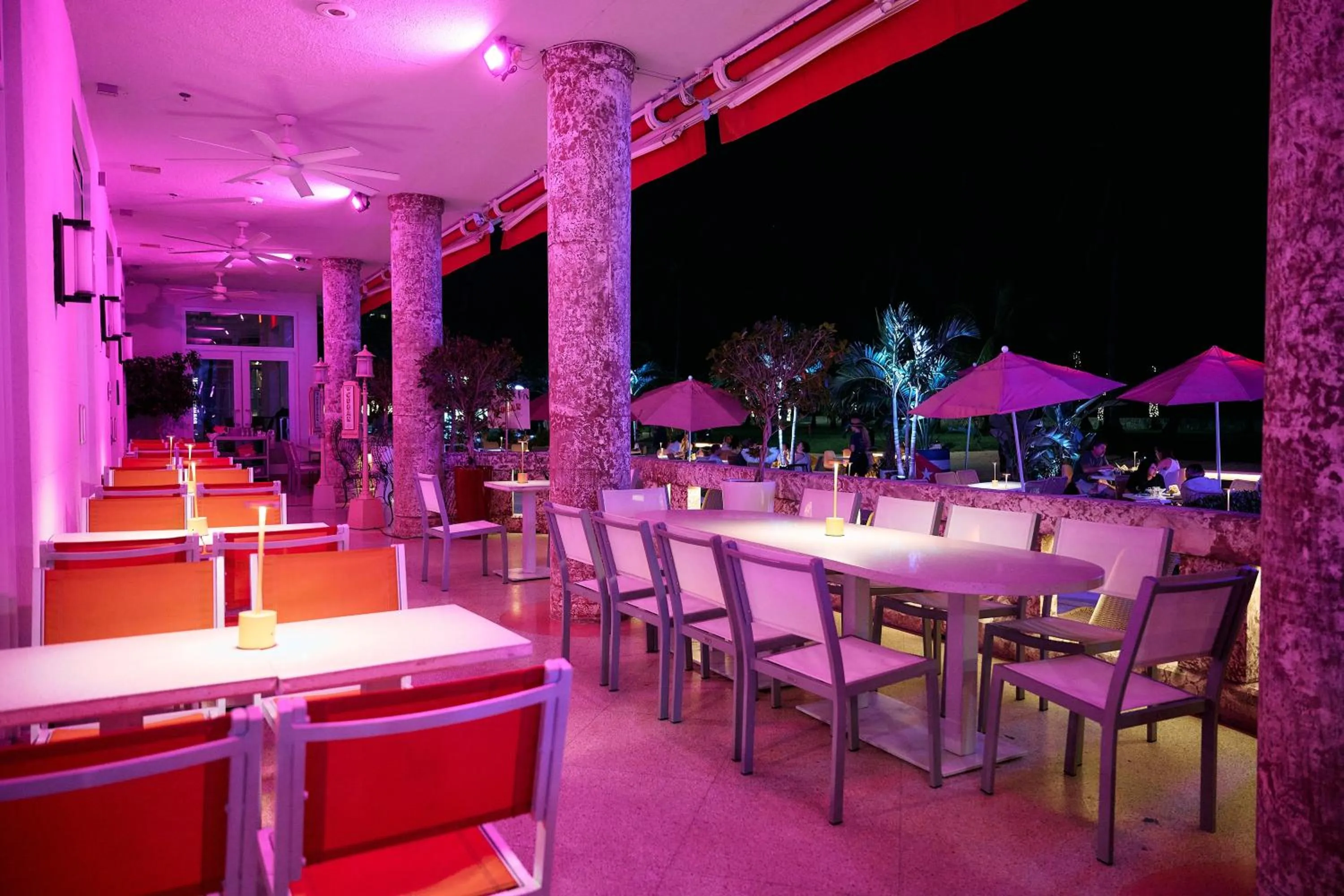 Restaurant/places to eat in Cardozo Hotel