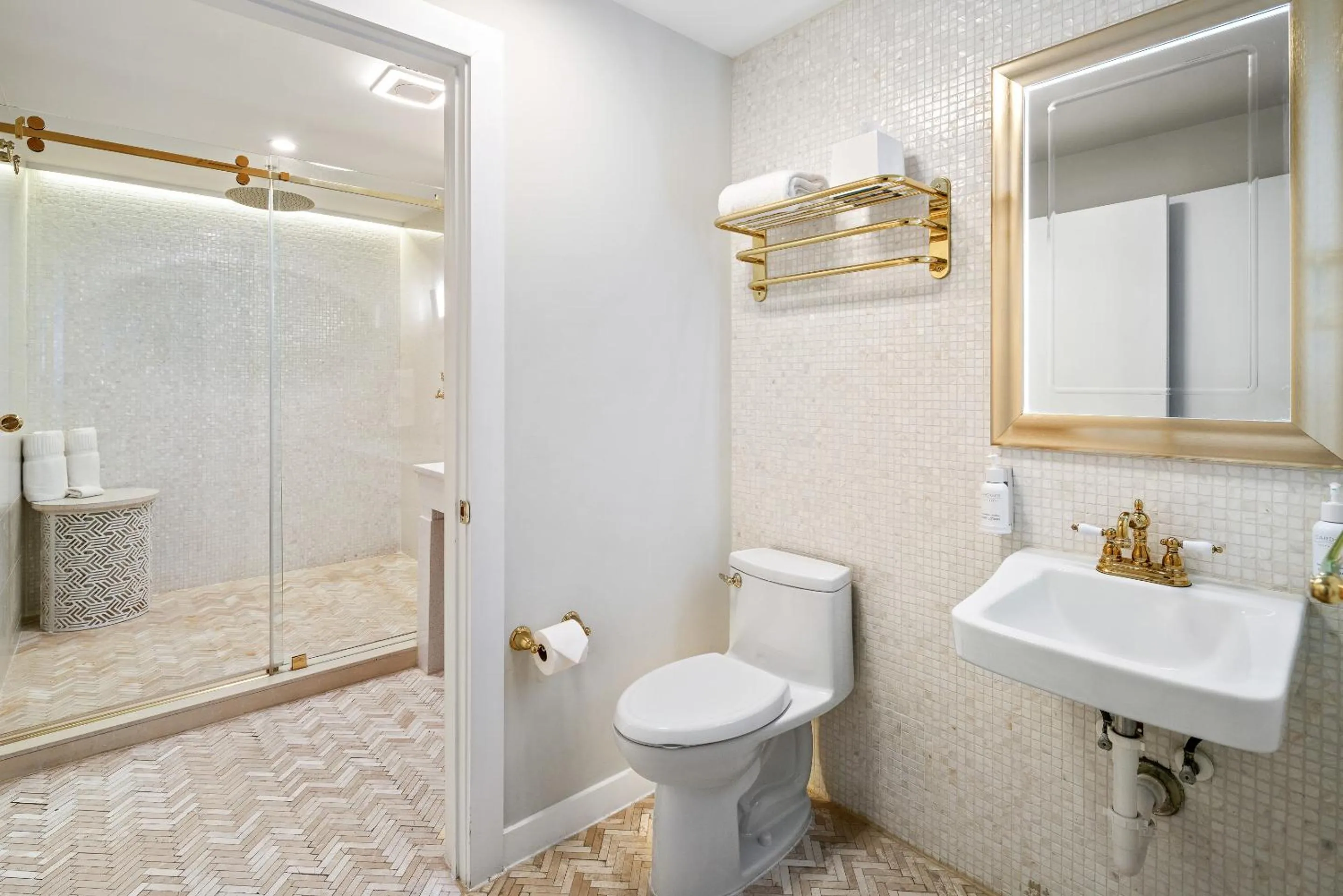 Bathroom in Cardozo Hotel