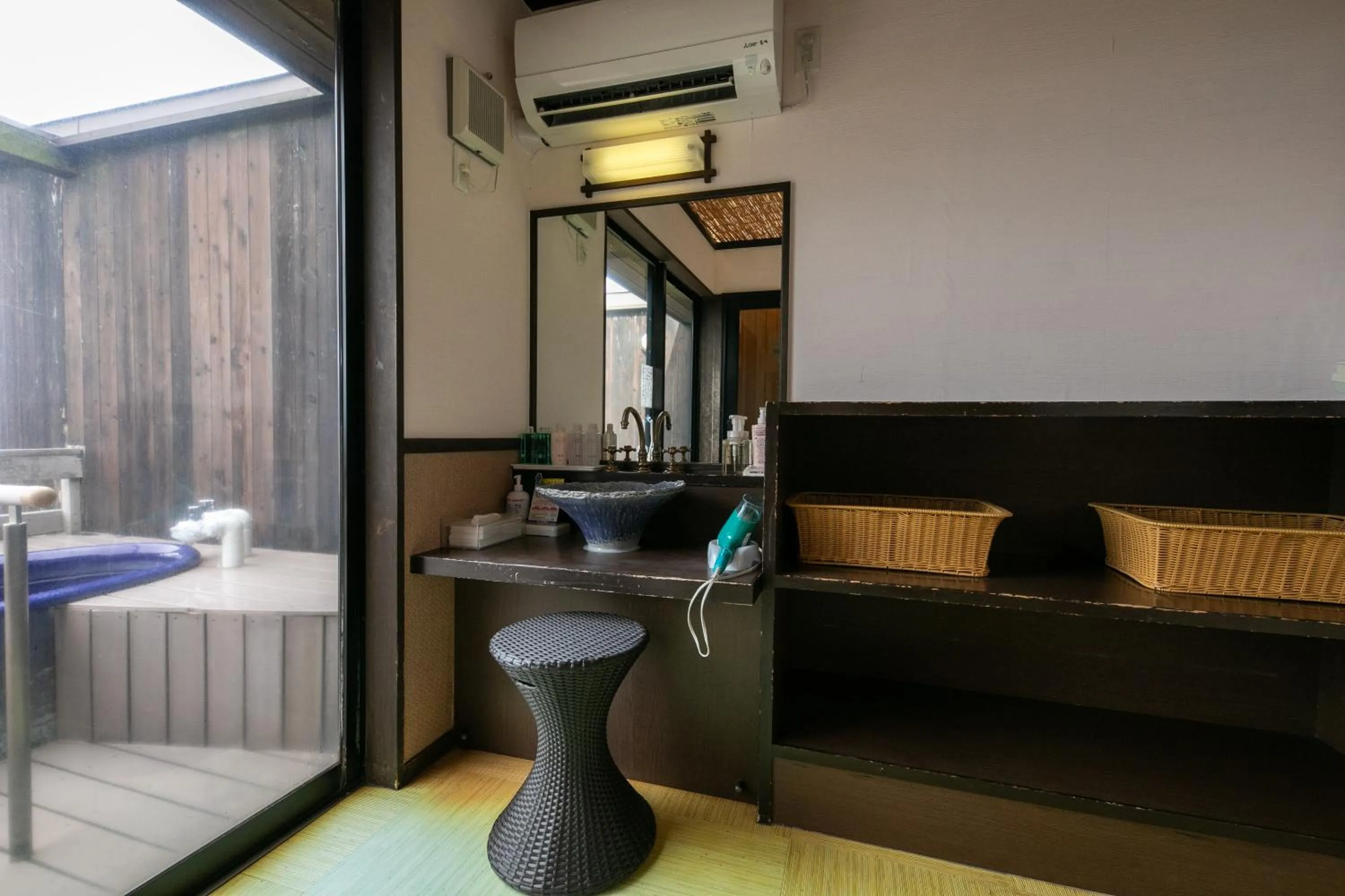 Area and facilities in Tennomaru