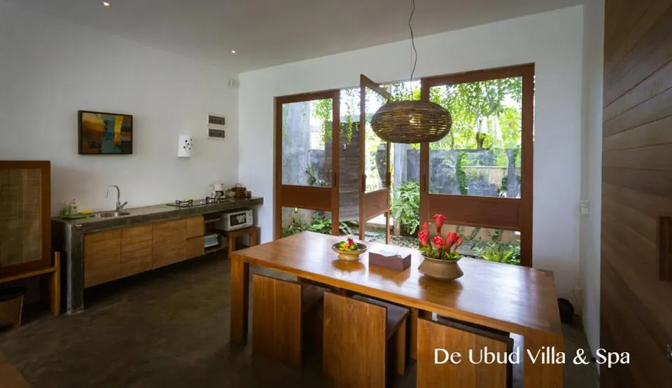 Kitchen or kitchenette in De Ubud Villas & Spa