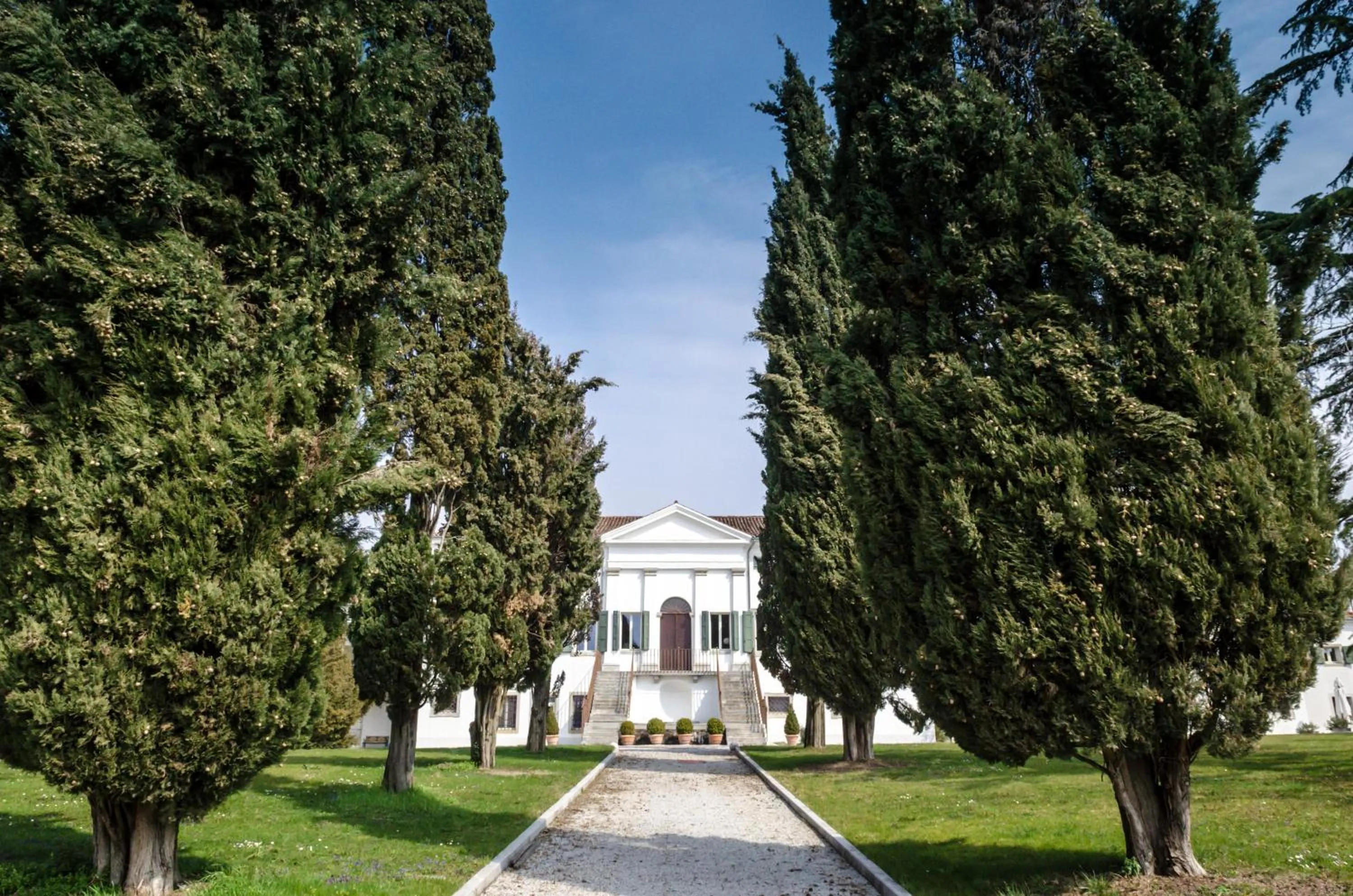 Facade/entrance in Villa Dragoni