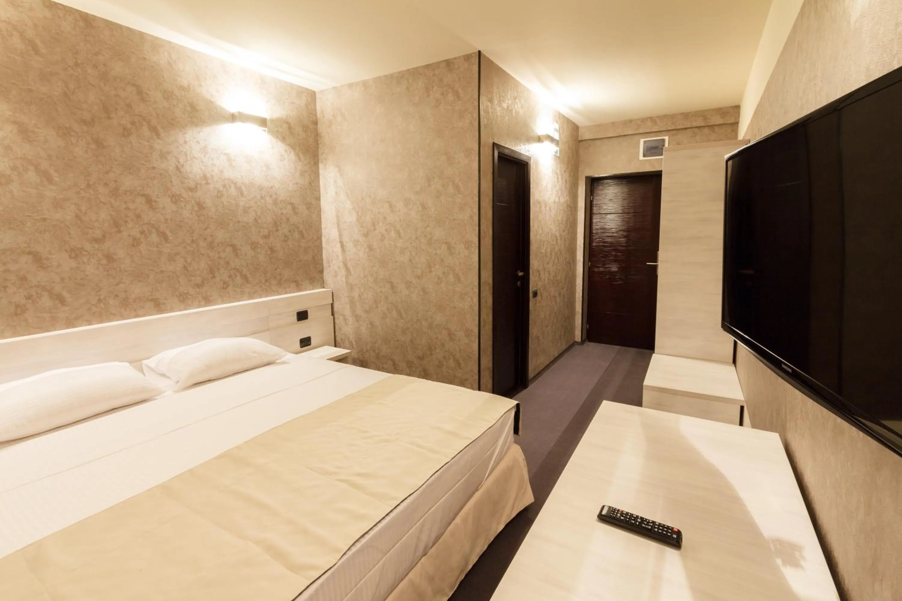 Photo of the whole room, Bed in YMY HOTELS Târgu Jiu