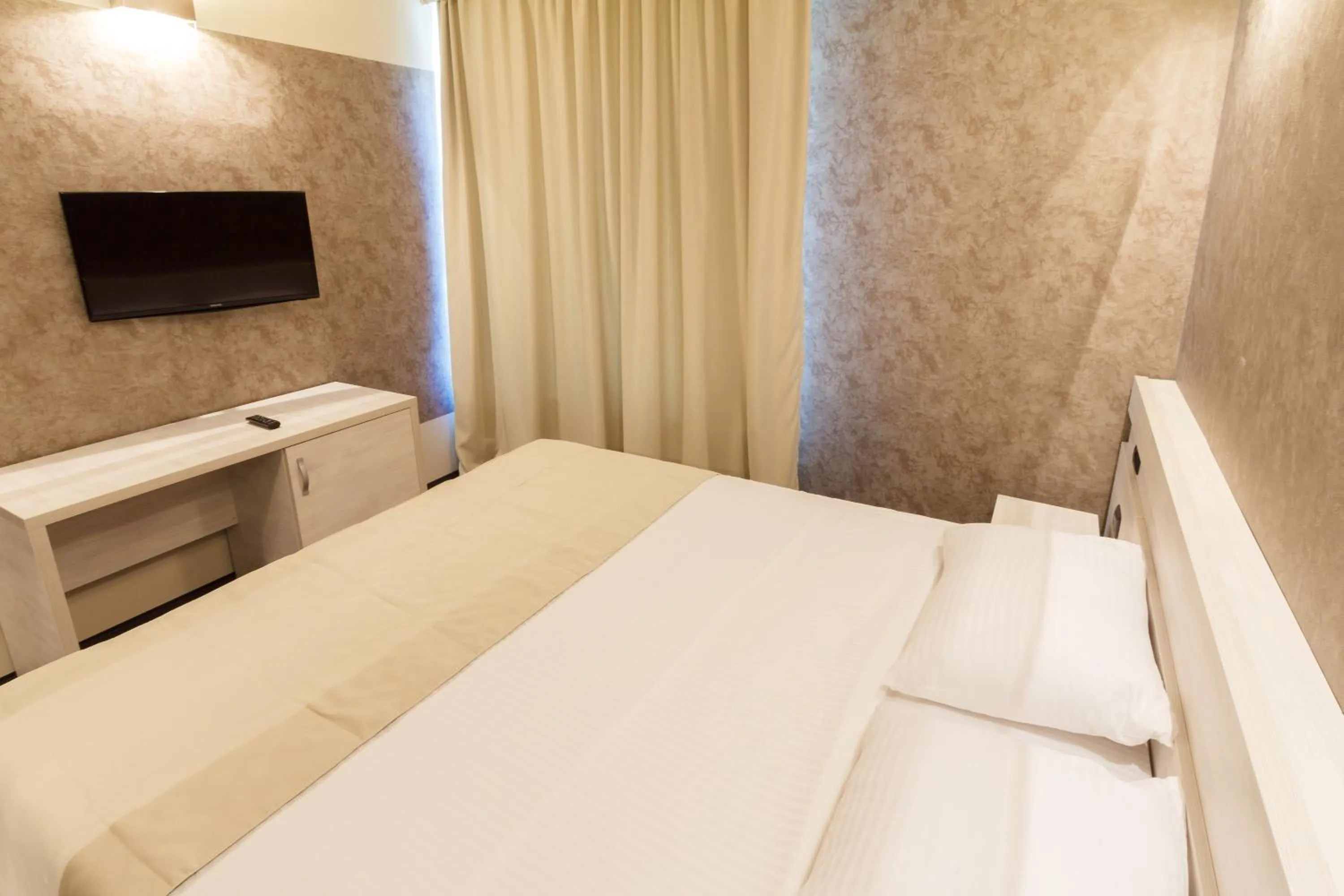 Photo of the whole room, Bed in YMY HOTELS Târgu Jiu