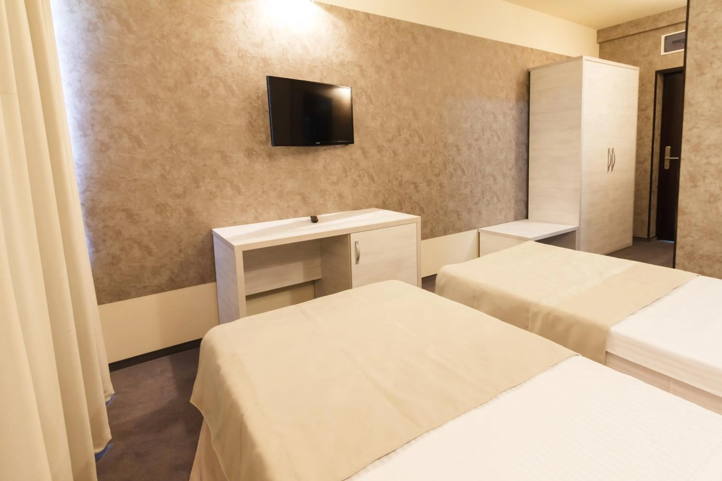 Photo of the whole room, Bed in YMY HOTELS Târgu Jiu