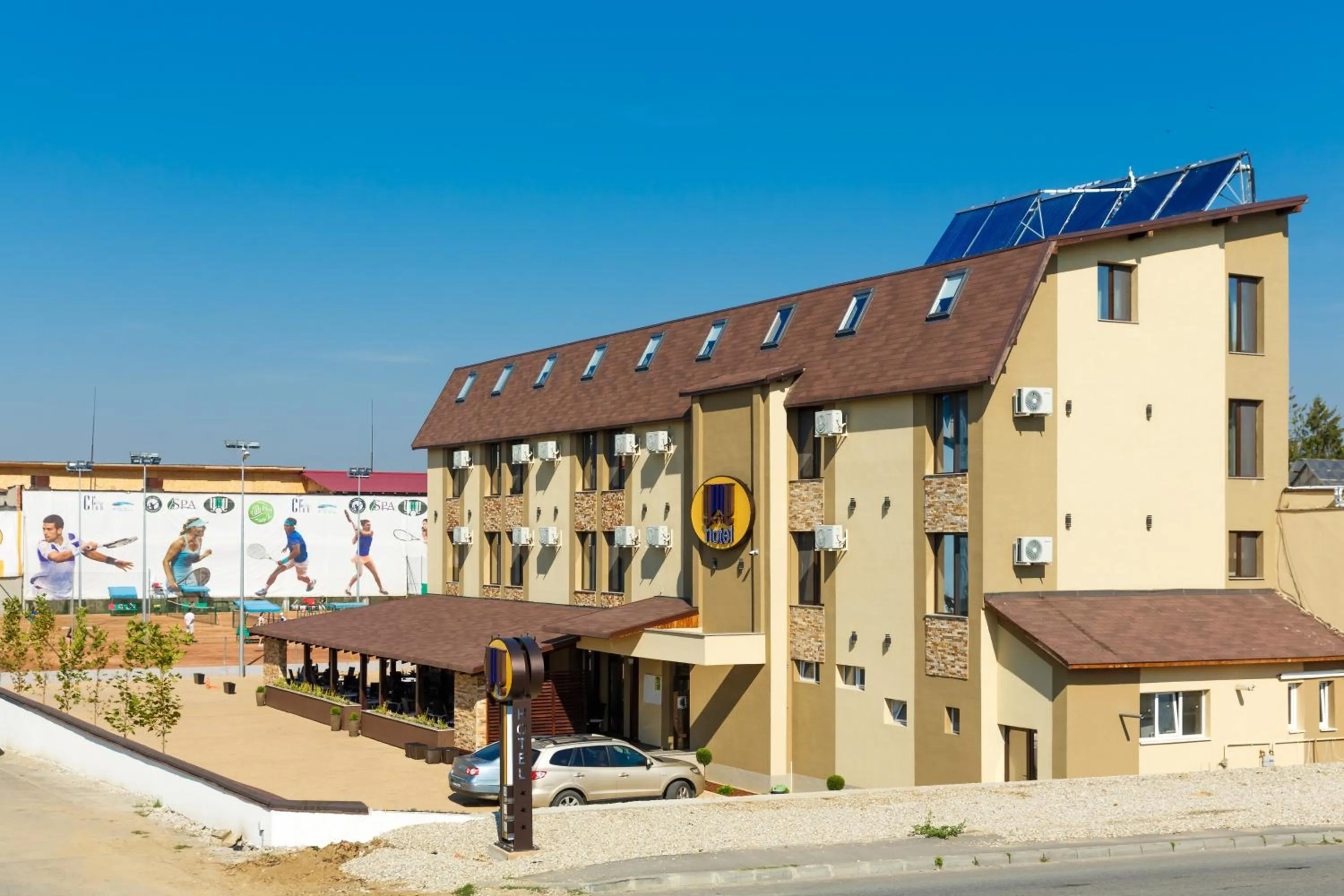 Facade/entrance in YMY HOTELS Târgu Jiu