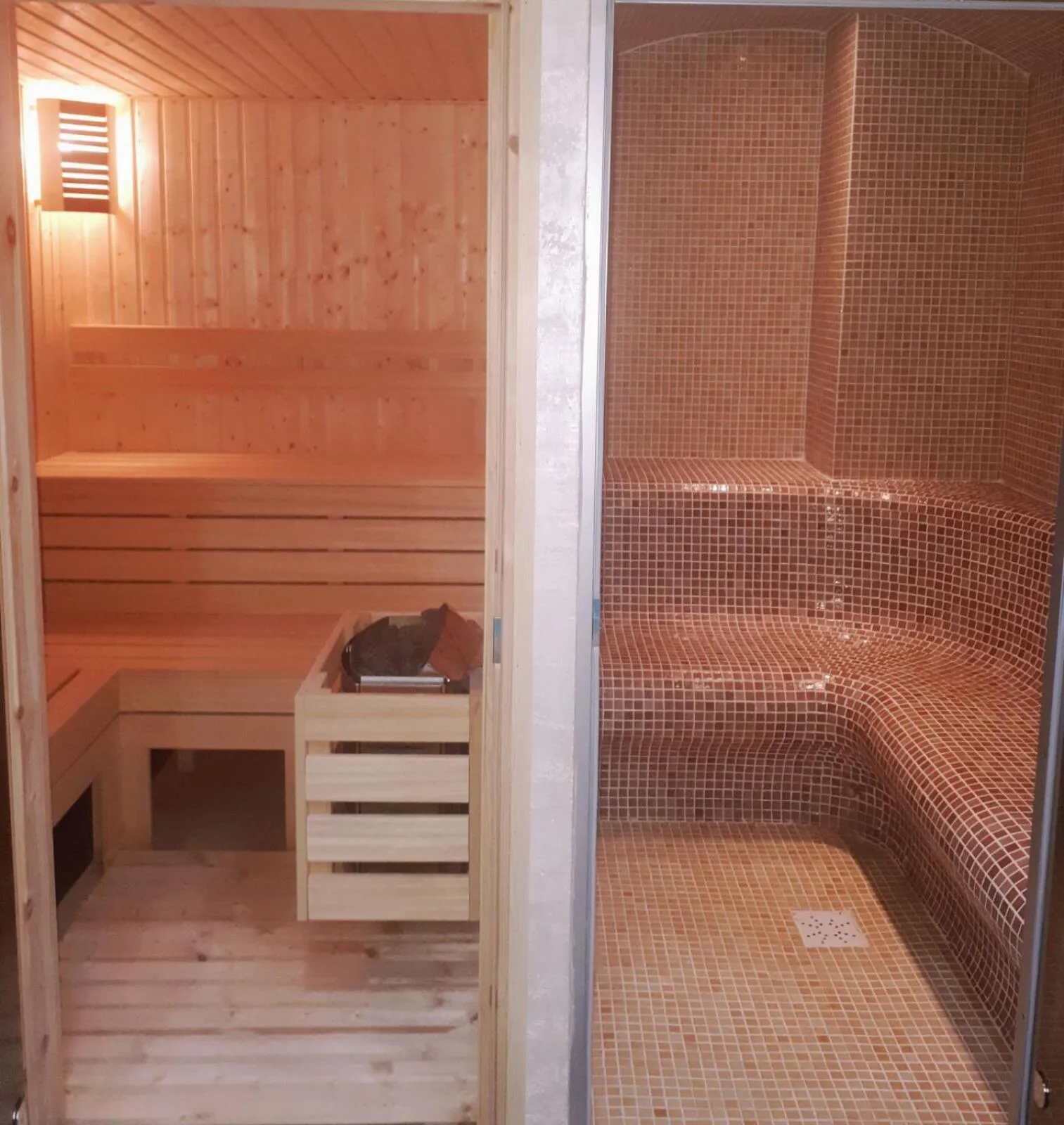 Sauna in YMY HOTELS Târgu Jiu