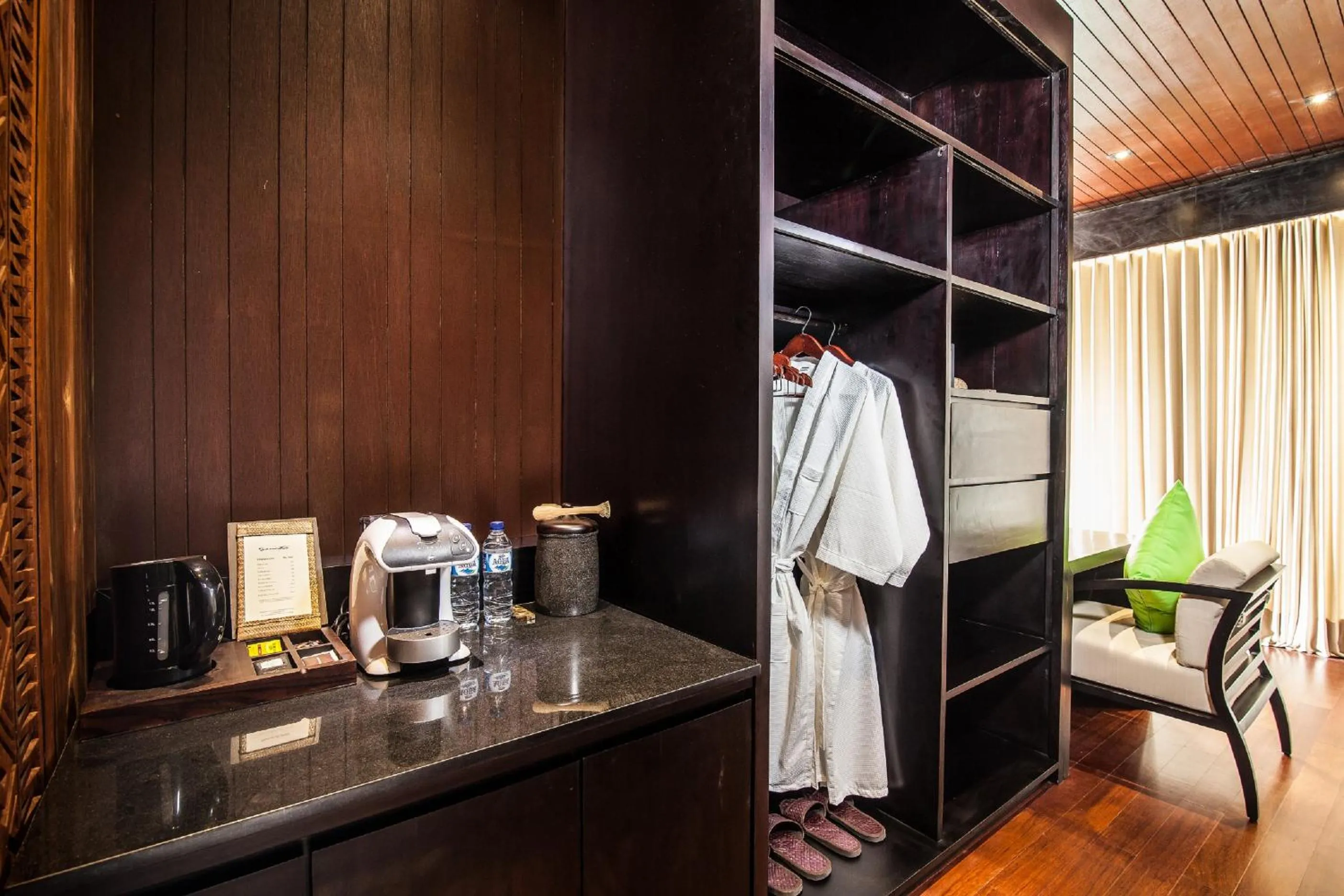 Coffee/tea facilities in Sanctoo Suites & Villas