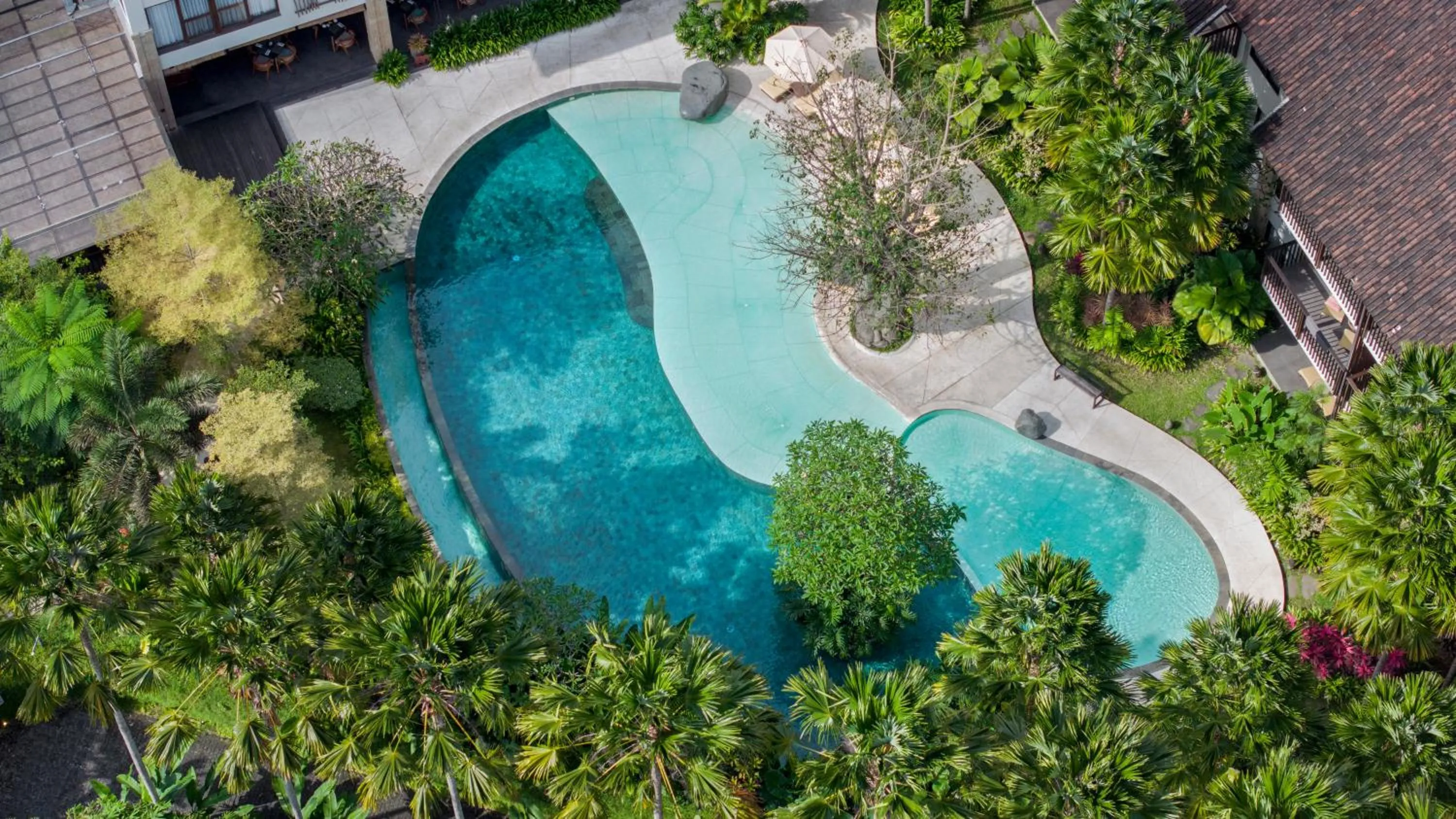 Swimming pool in Sanctoo Suites & Villas