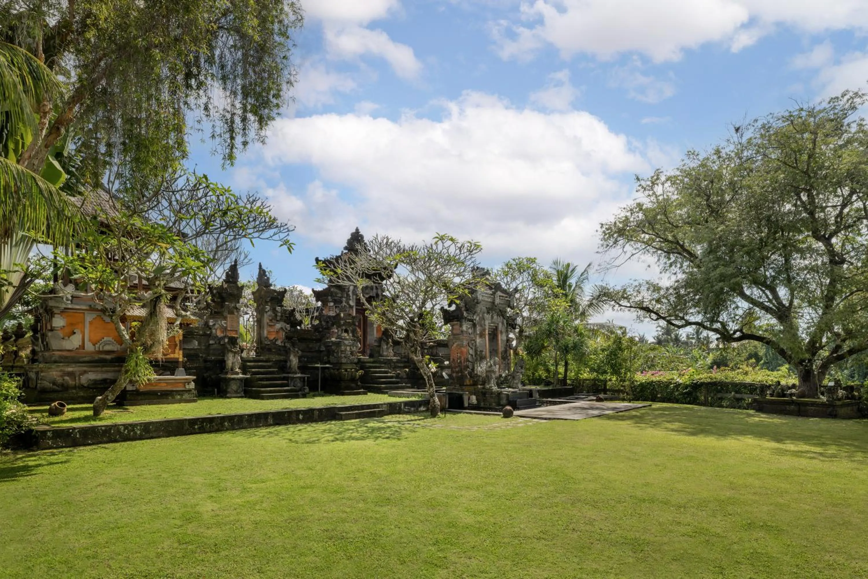 Area and facilities in Sanctoo Suites & Villas