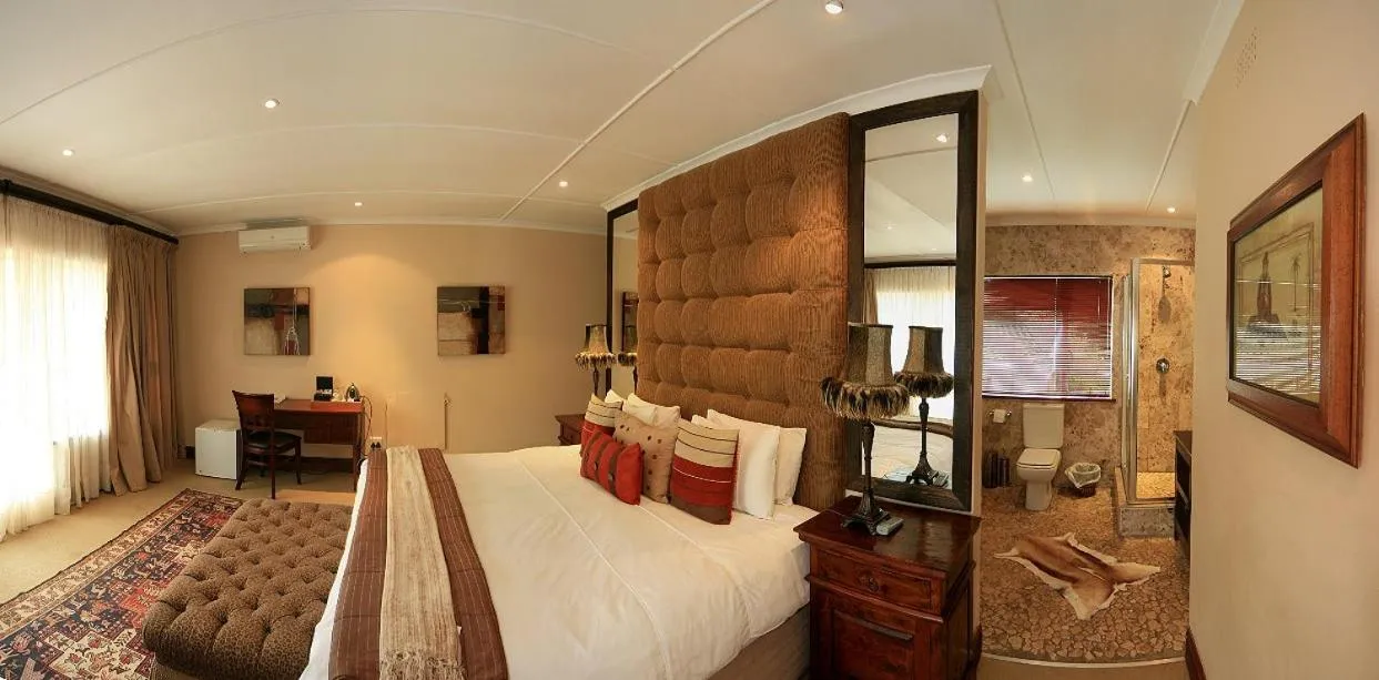 Photo of the whole room, Bed in Valley Lodge