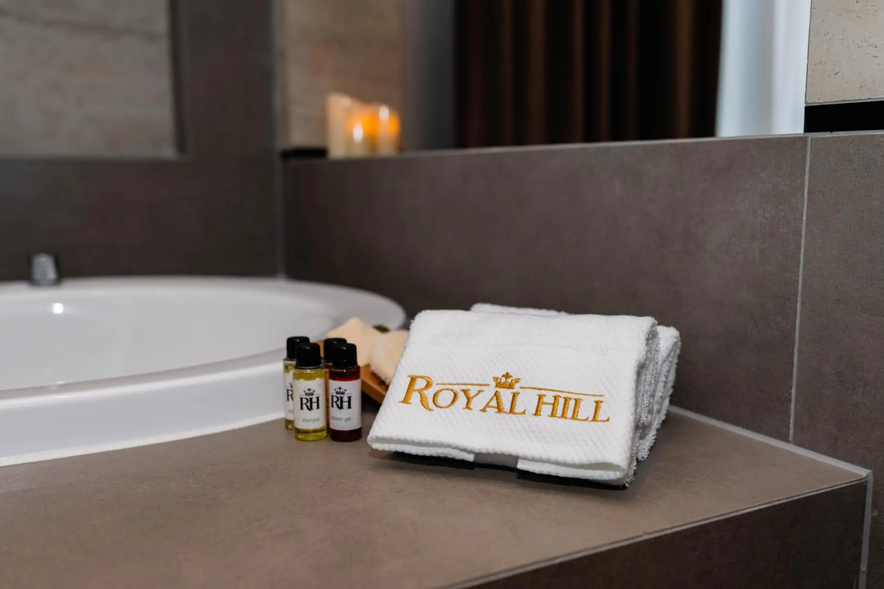 Deluxe Suite with Spa Bath in Royal Hill Hotel Deluxe Suite with Spa Bath in Royal Hill Hotel
