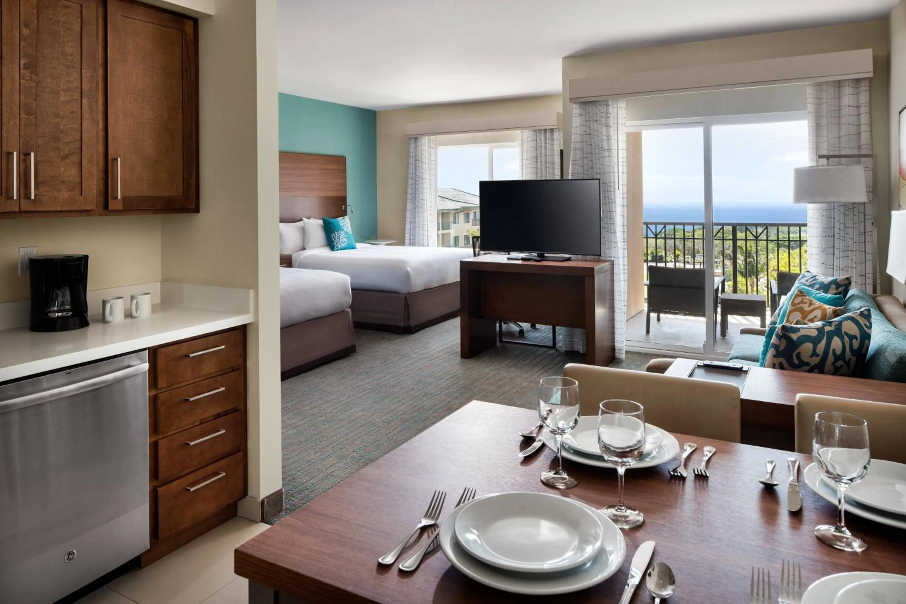 Kitchen or kitchenette, Bed in Residence Inn by Marriott Maui Wailea