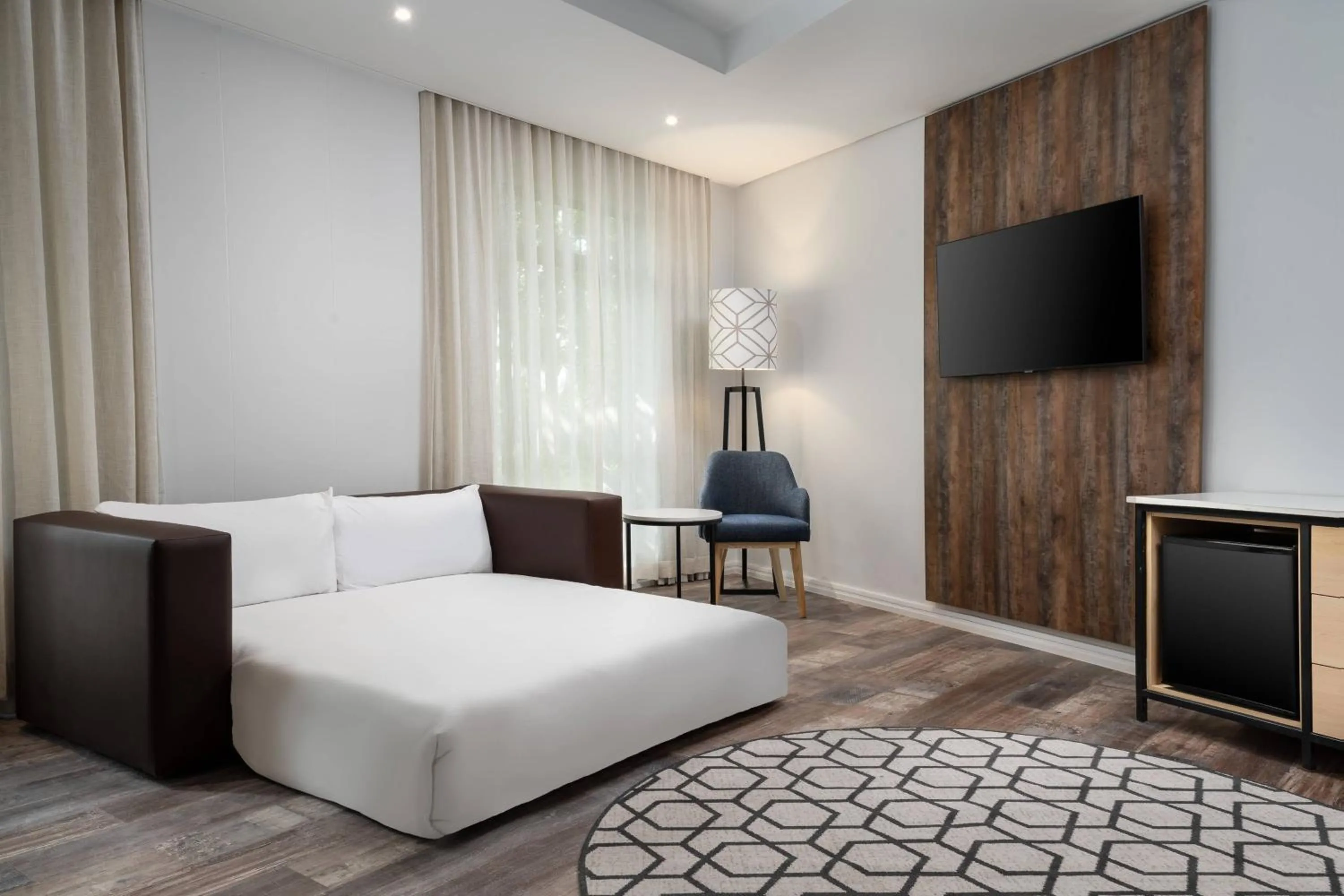 Photo of the whole room, Bed in Protea Hotel by Marriott Johannesburg Wanderers