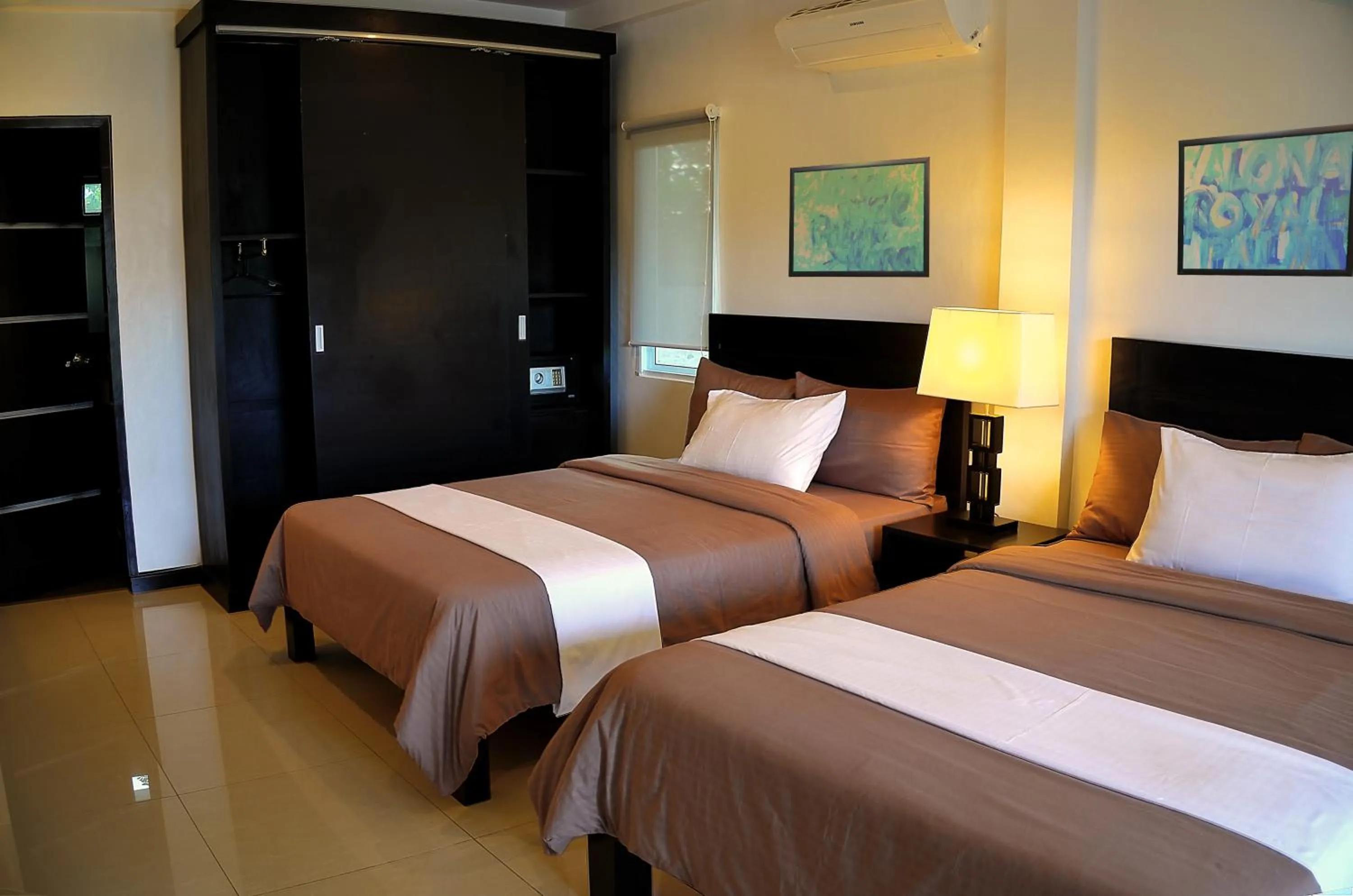 Photo of the whole room, Bed in Alona Royal Palm Resort