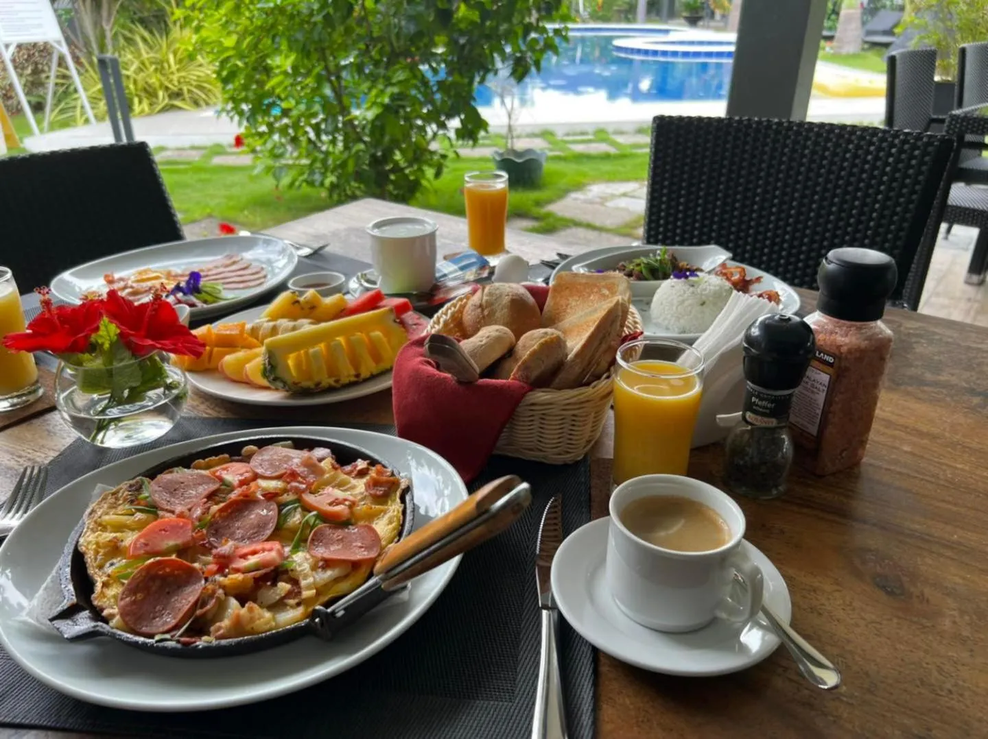 Restaurant/places to eat in Alona Royal Palm Resort