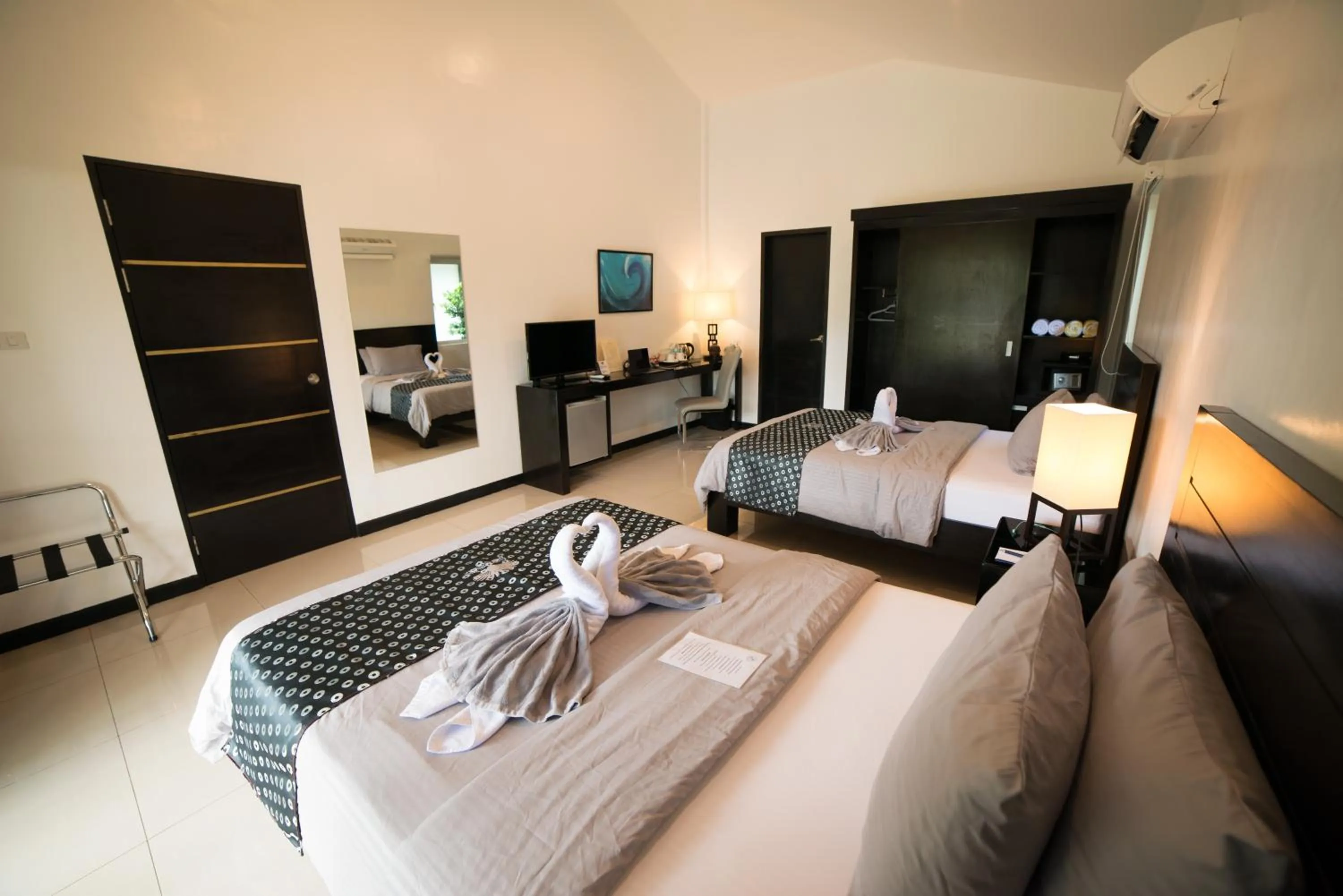 Photo of the whole room, Bed in Alona Royal Palm Resort