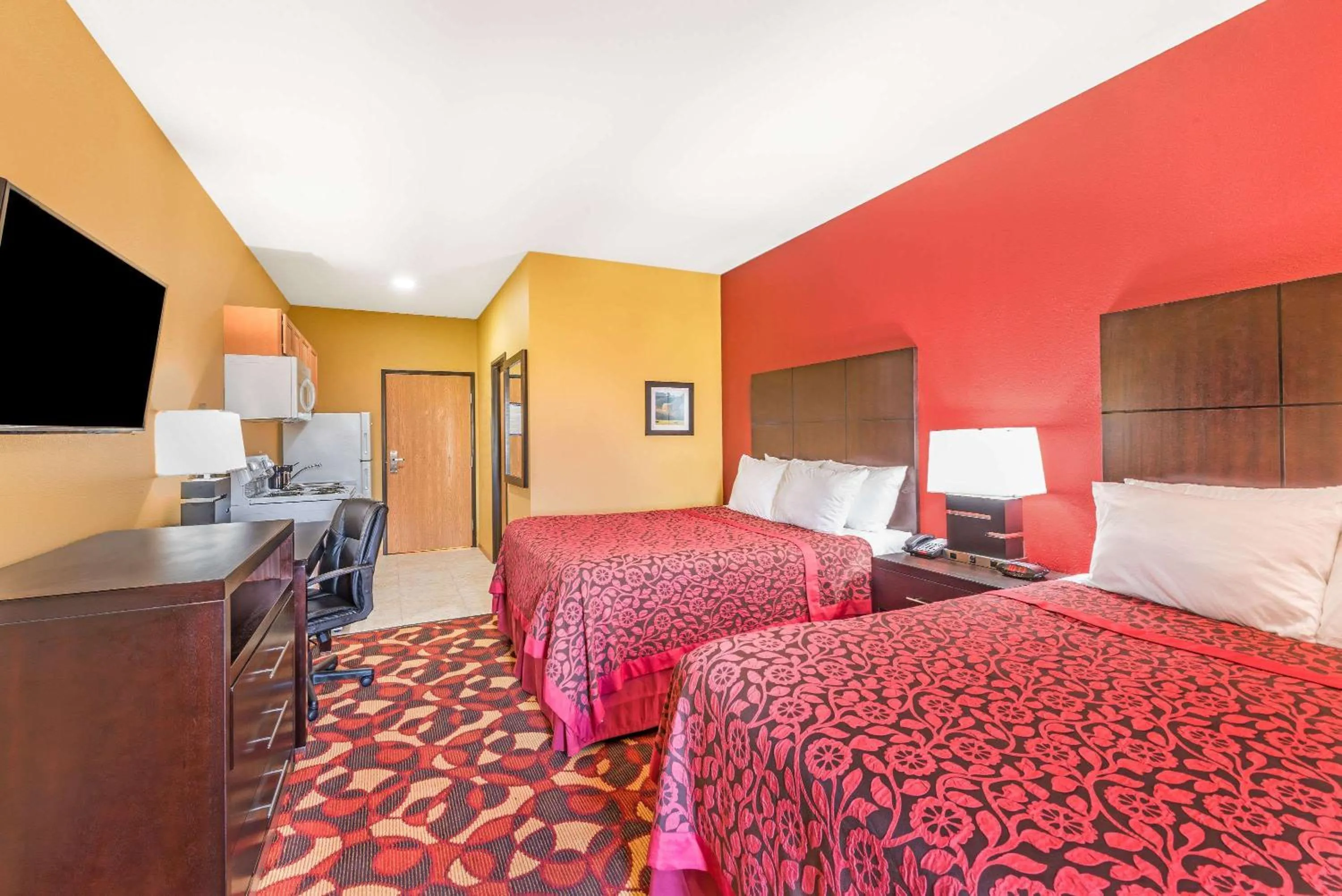 Photo of the whole room, Bed in Days Inn & Suites by Wyndham El Dorado