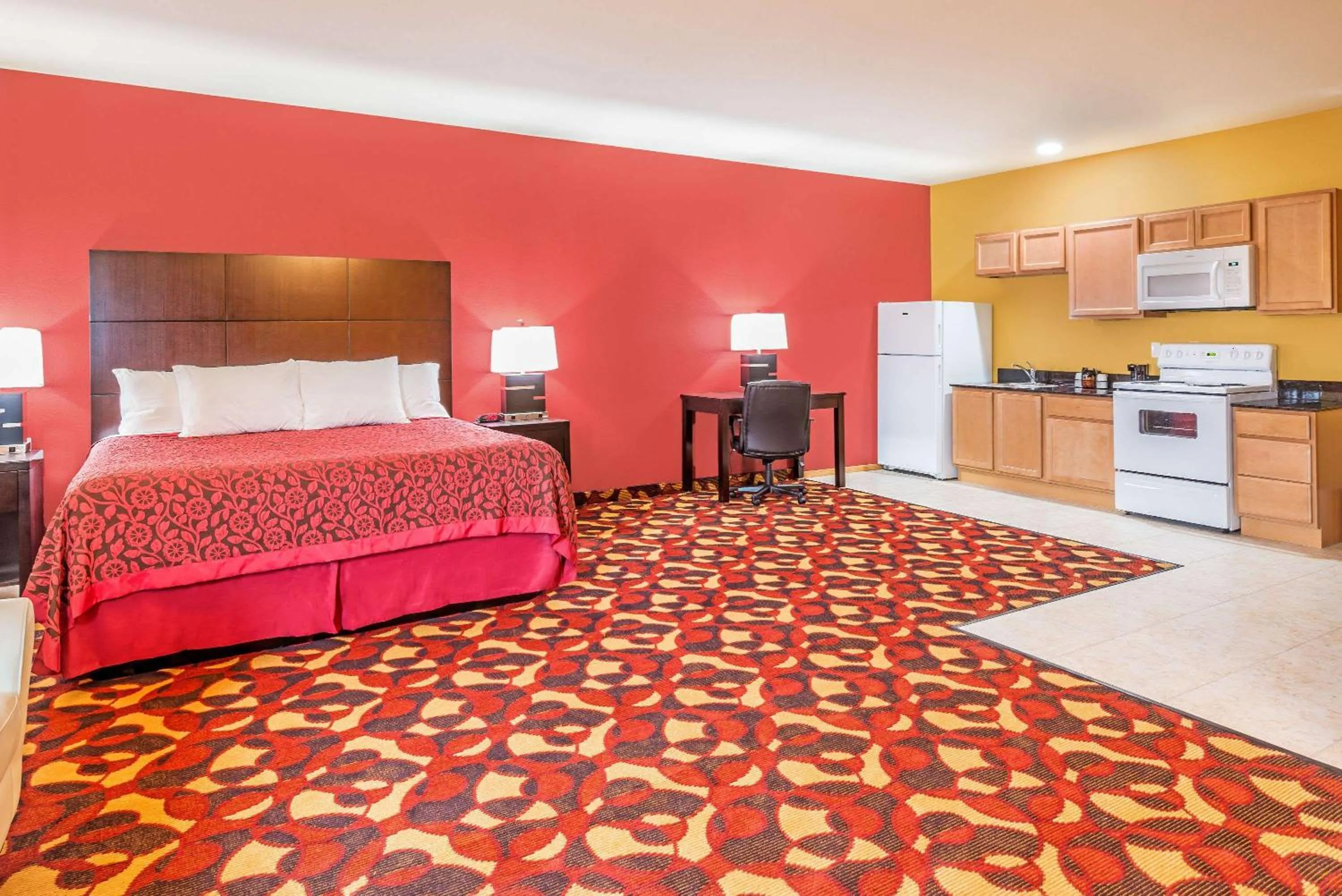 Photo of the whole room, Bed in Days Inn & Suites by Wyndham El Dorado