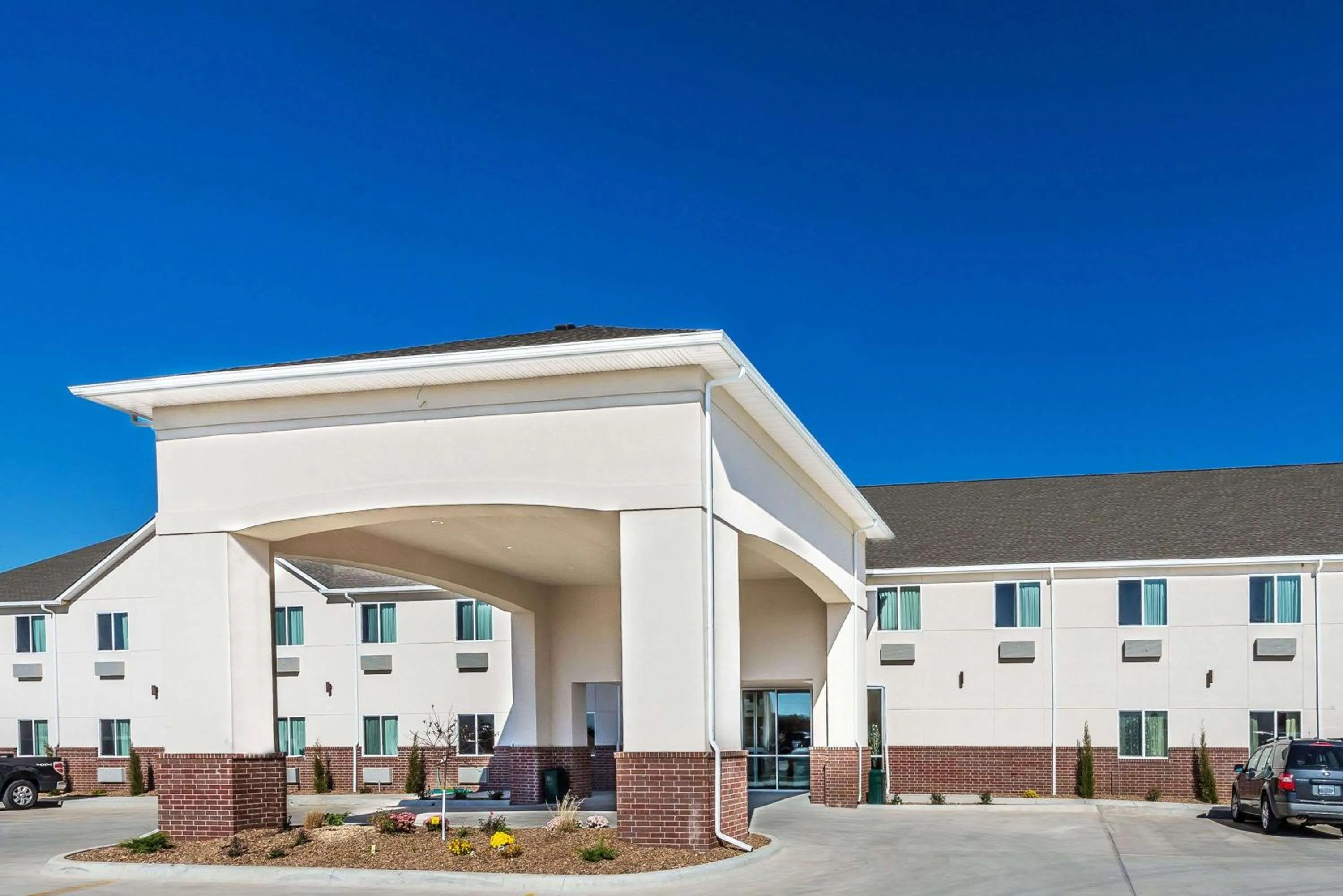 Property building in Days Inn & Suites by Wyndham El Dorado