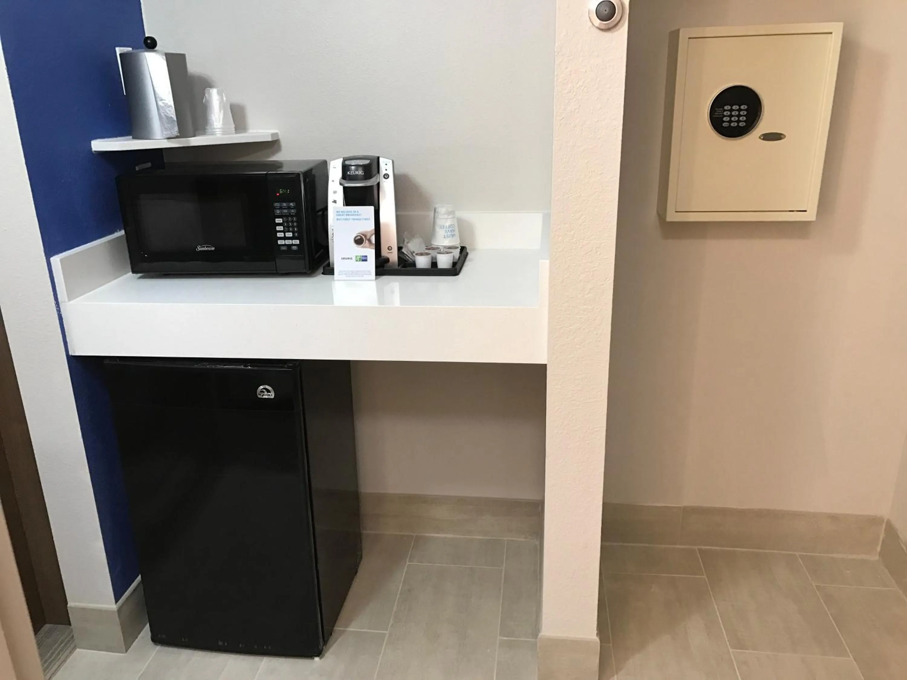 Photo of the whole room in Holiday Inn Express - Naples South - I-75 by IHG