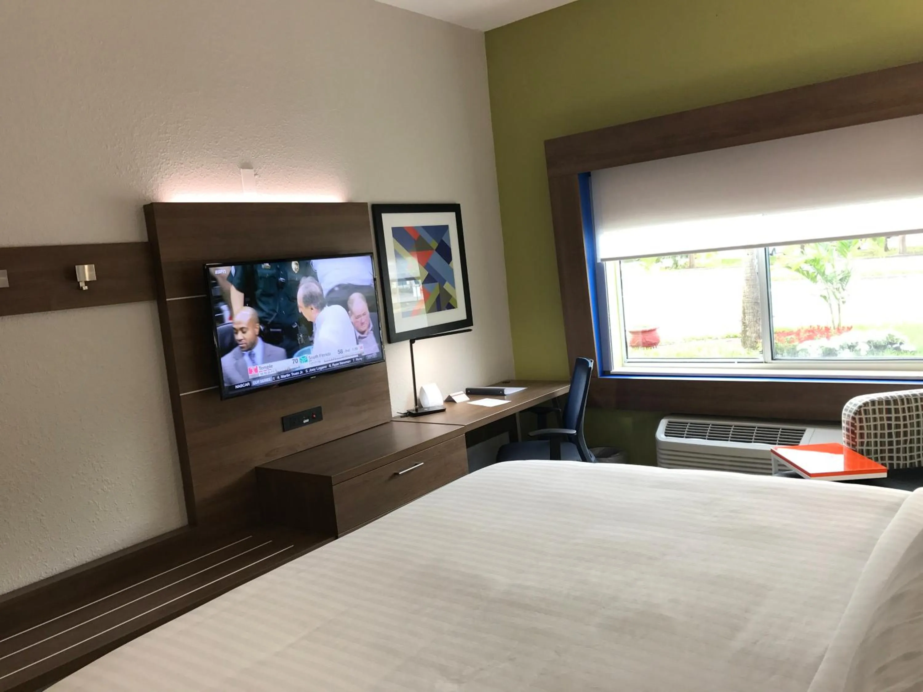 Photo of the whole room, Bed in Holiday Inn Express - Naples South - I-75 by IHG