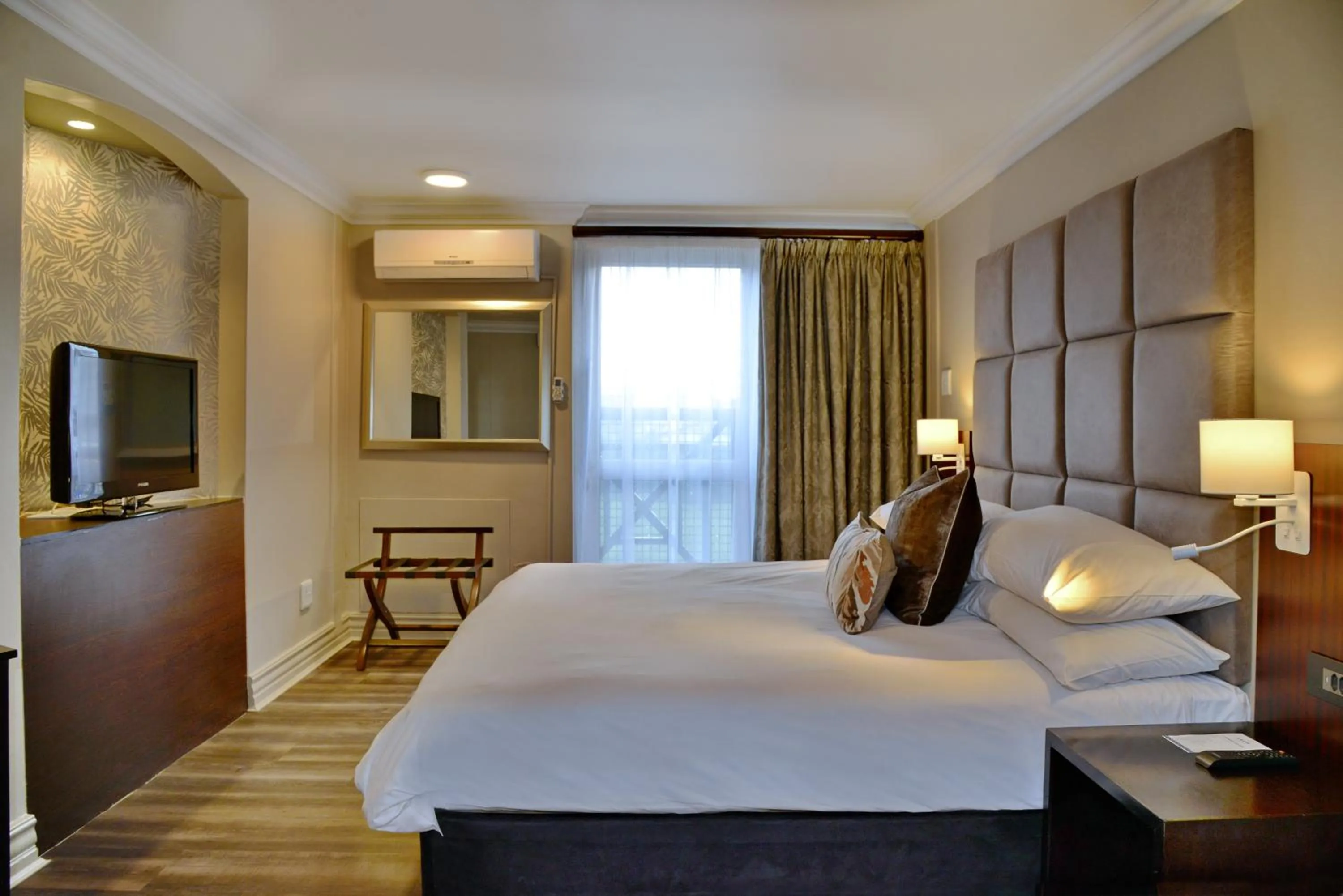 TV and multimedia, Bed in ANEW Hotel Centurion Pretoria