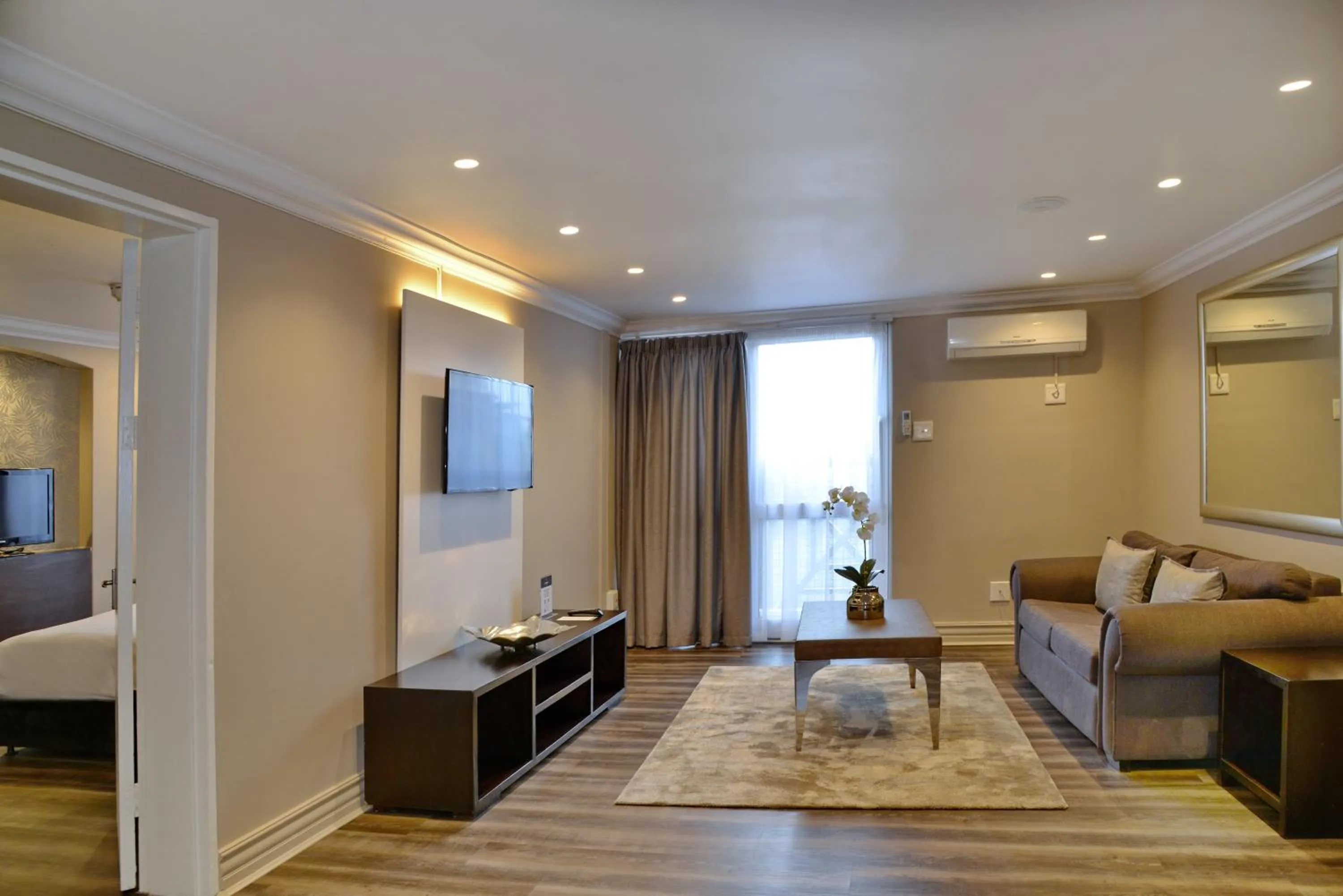 TV and multimedia, Bed in ANEW Hotel Centurion Pretoria