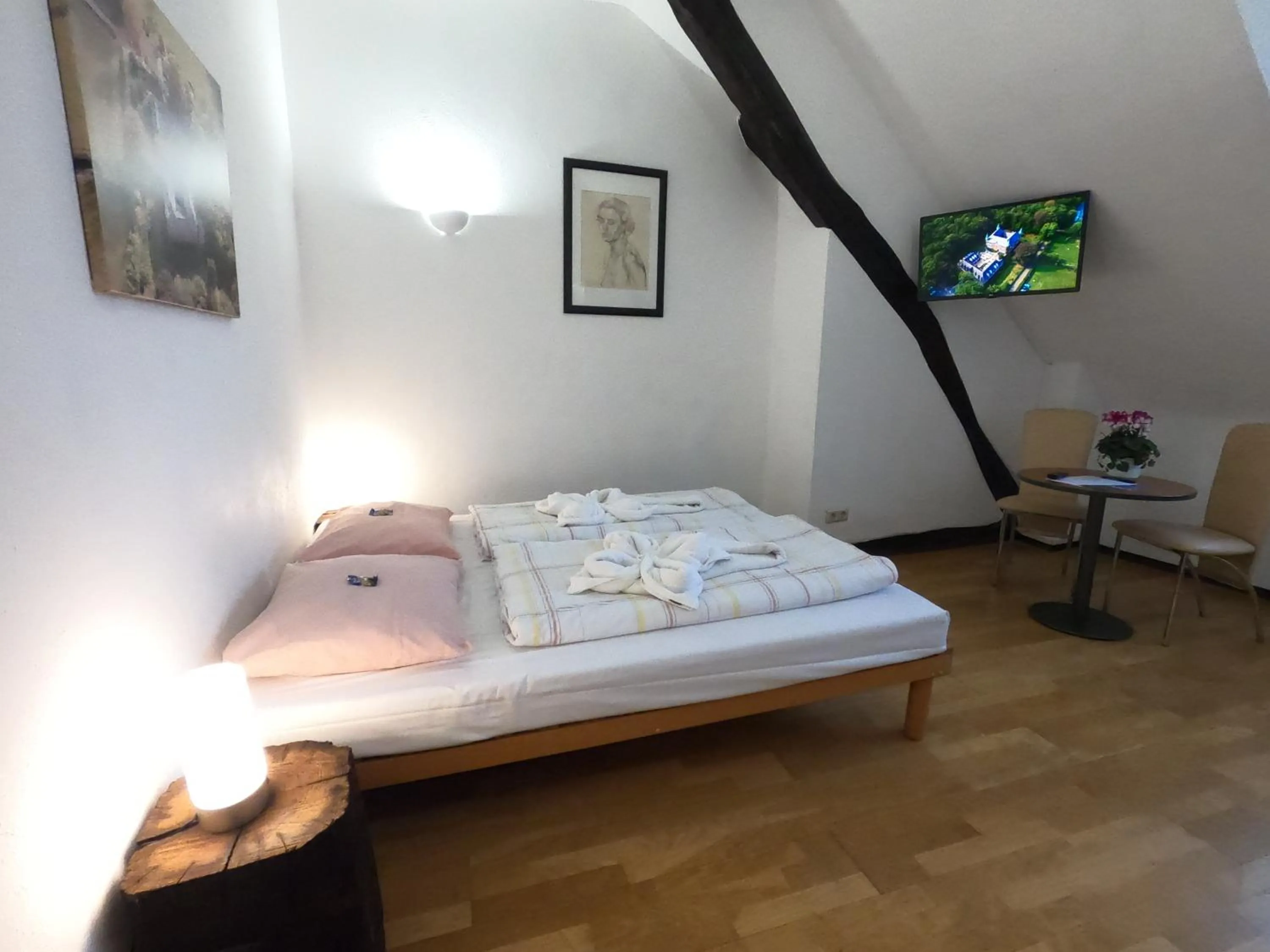 Photo of the whole room, Bed in Hotel Schloss Walbeck