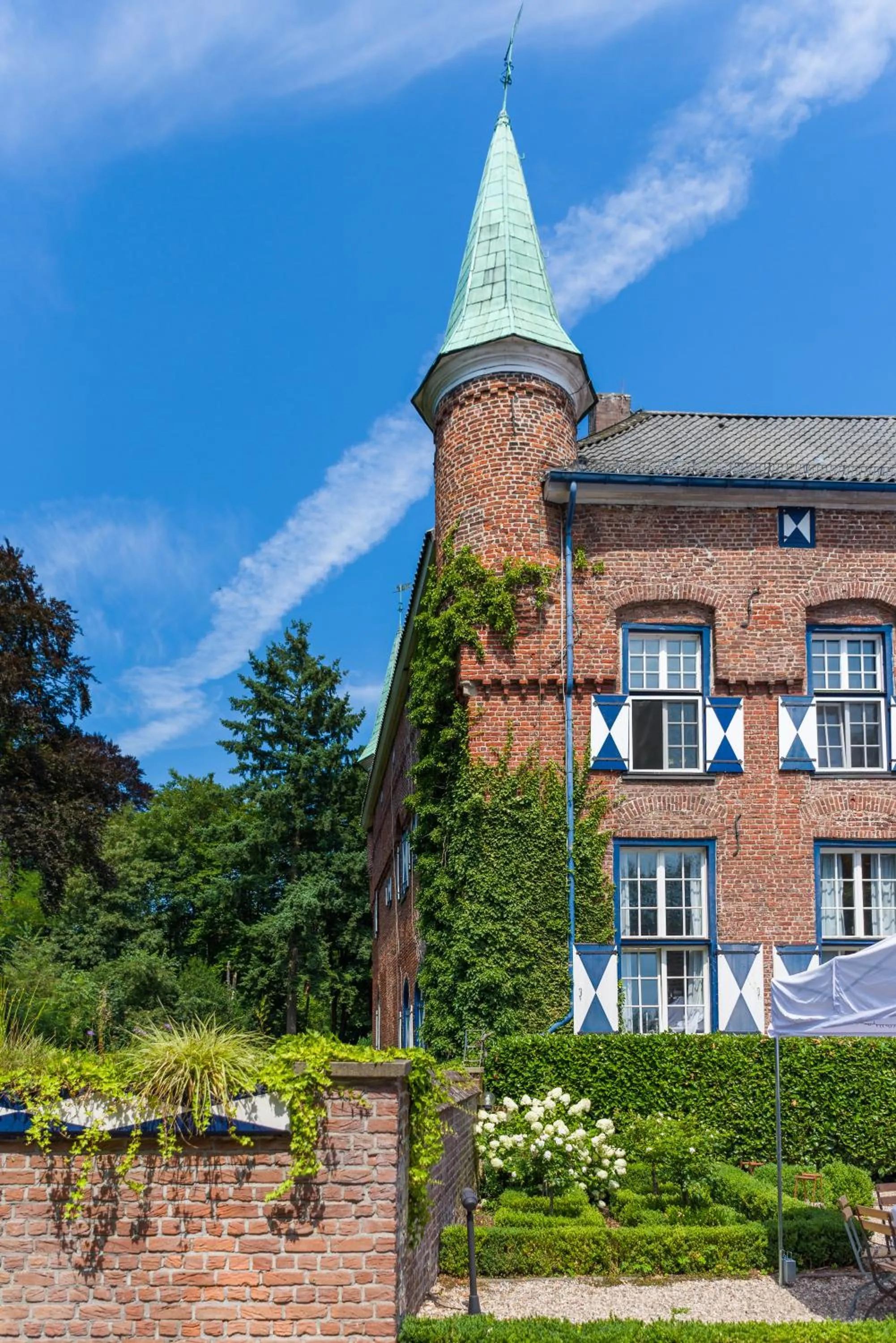 Property building in Hotel Schloss Walbeck