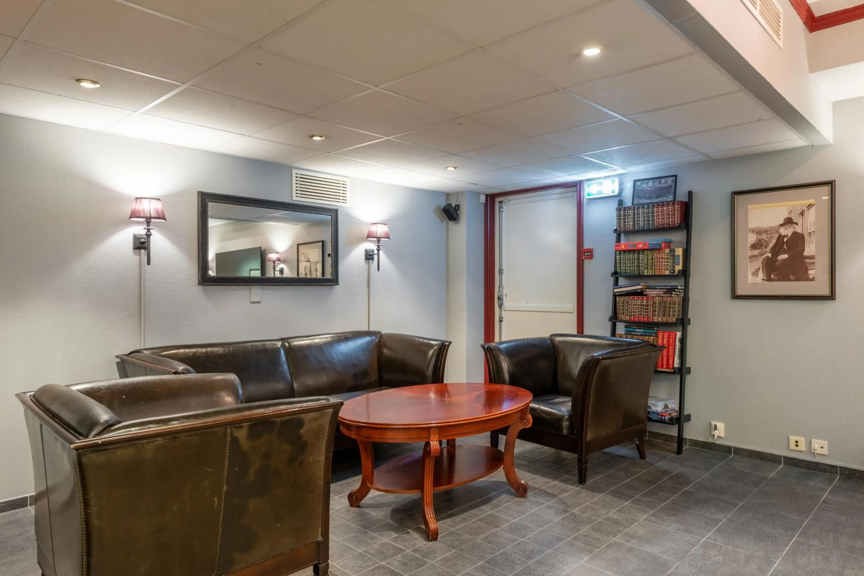 Communal lounge/ TV room in Sure Hotel by Best Western Ole Tobias