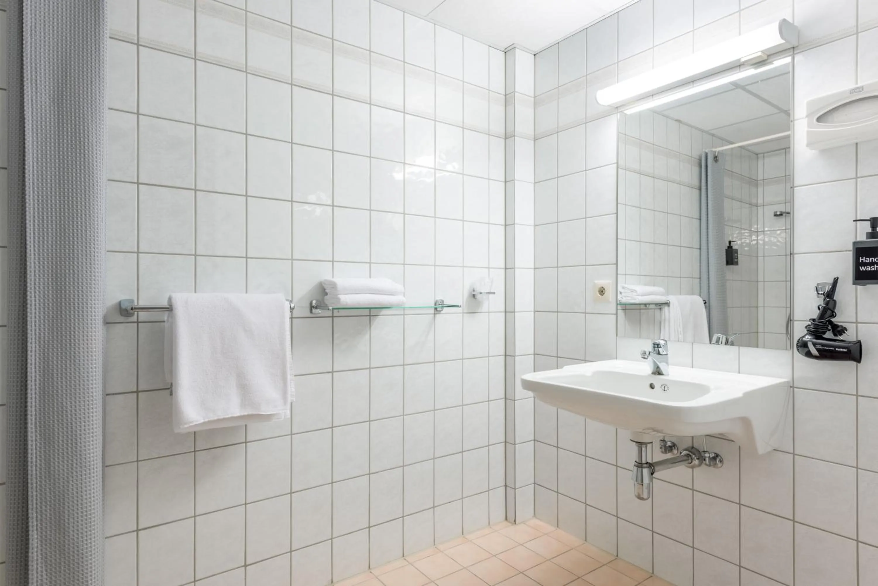 Bathroom in Sure Hotel by Best Western Ole Tobias